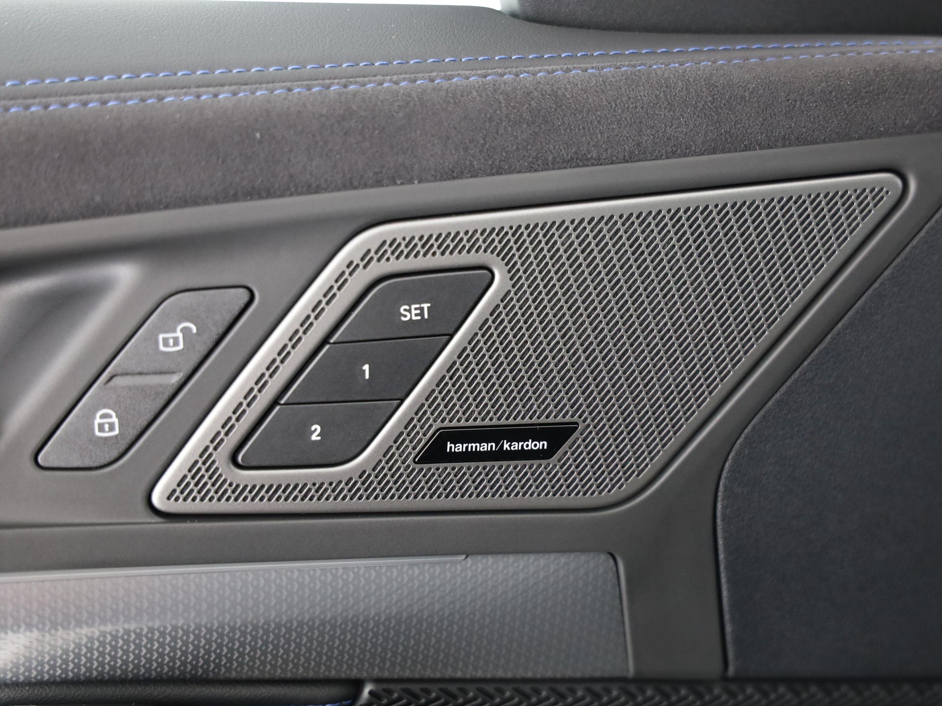 BMW iX2 30 xDrive-image-11
