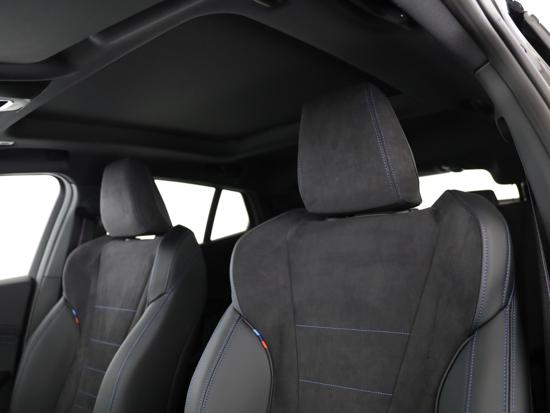 BMW iX2 30 xDrive-image-12