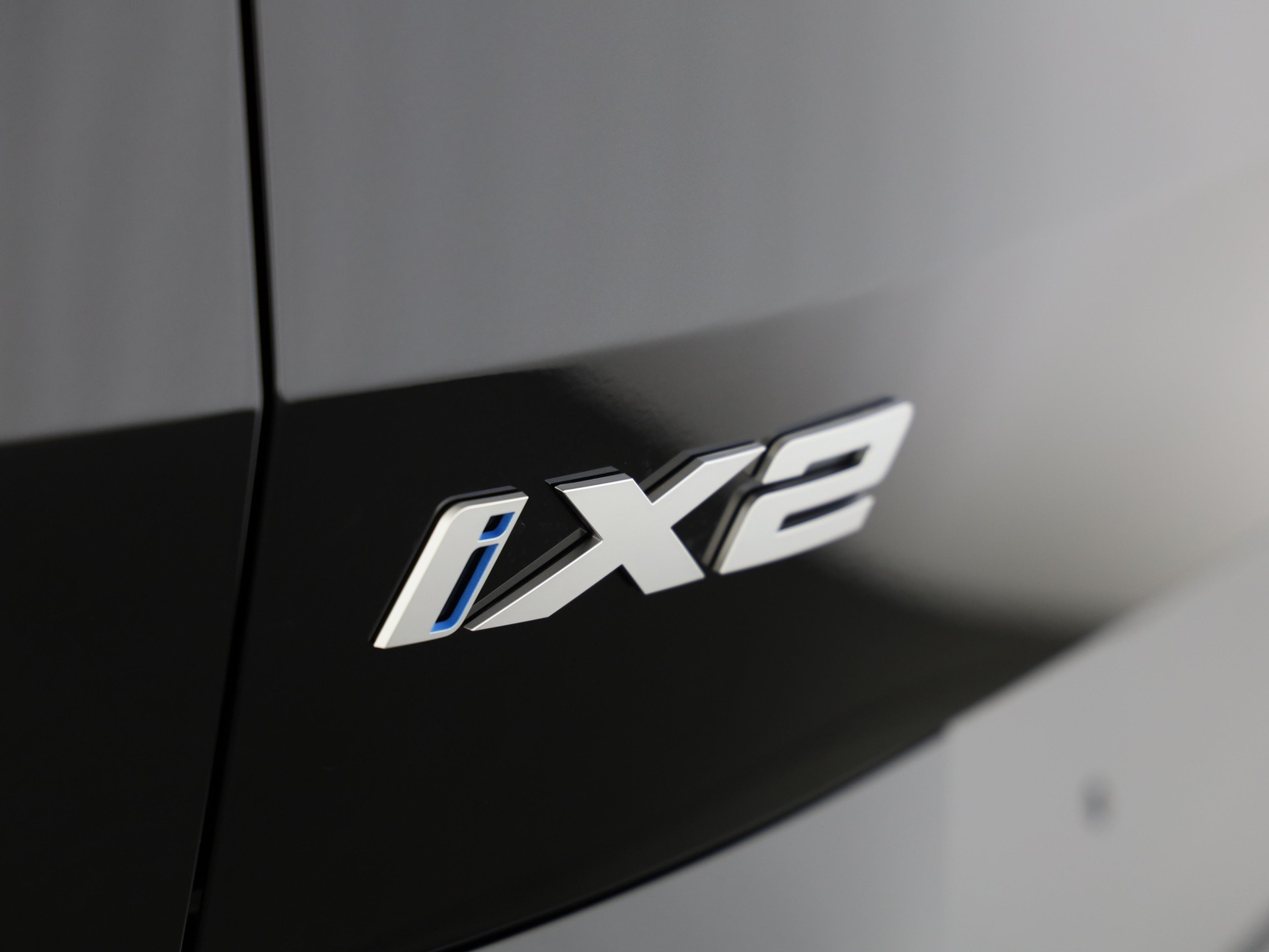 BMW iX2 30 xDrive-image-6