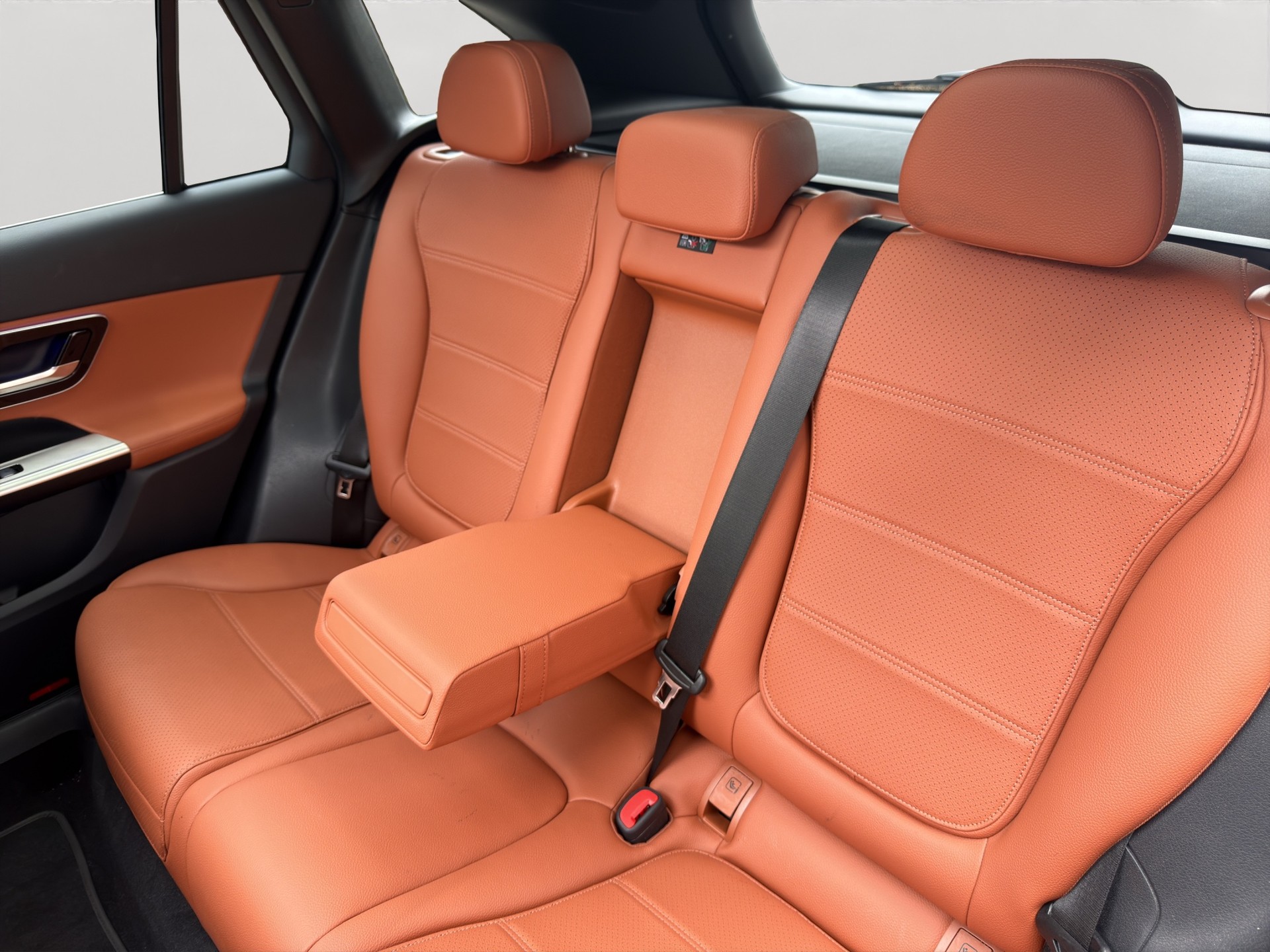 MERCEDES-BENZ GLC 200 Avantgarde 4Matic 9G-Tronic-image-3