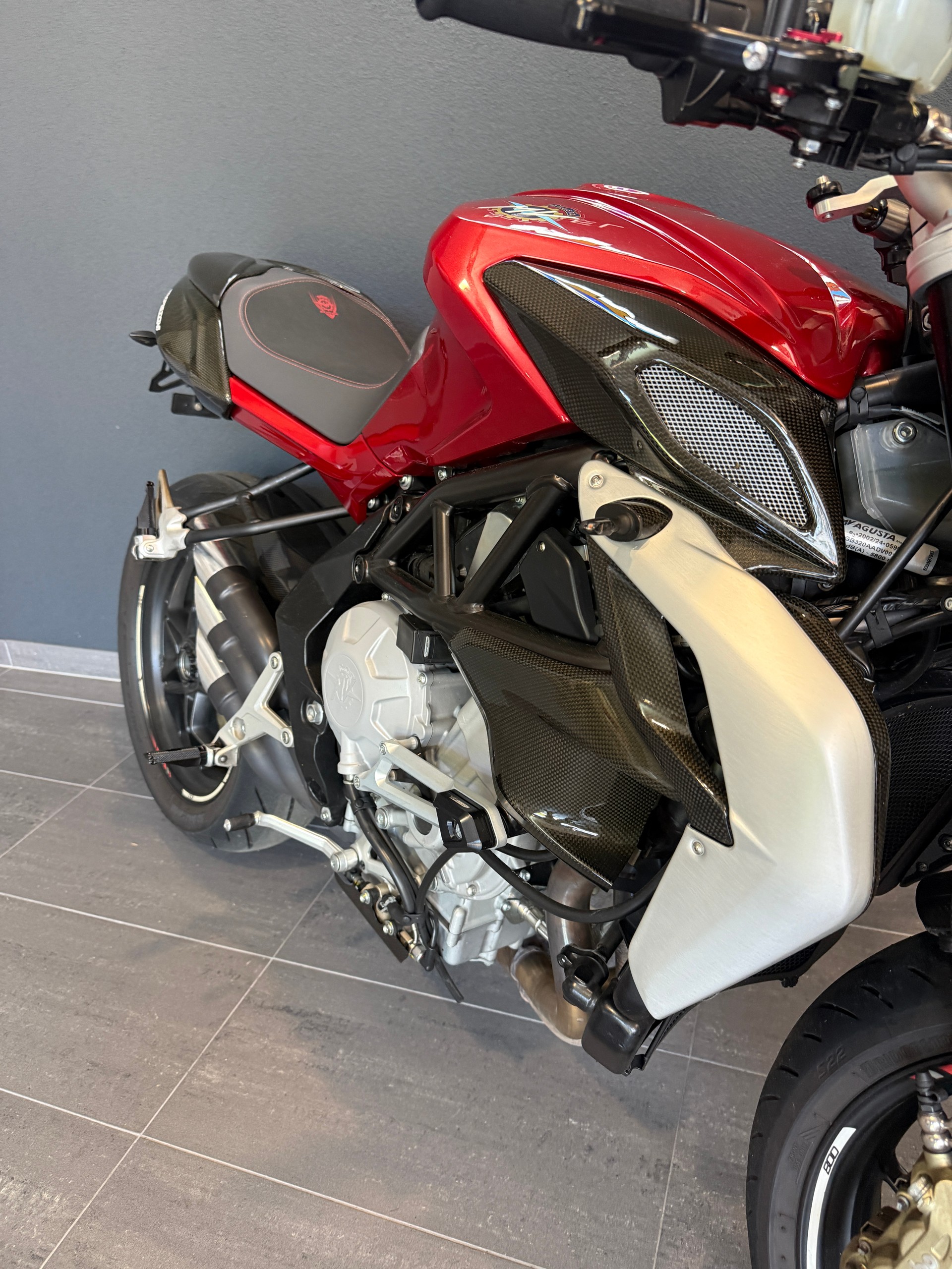 MV AGUSTA B3 Brutale 800 EAS-showroom-element-2