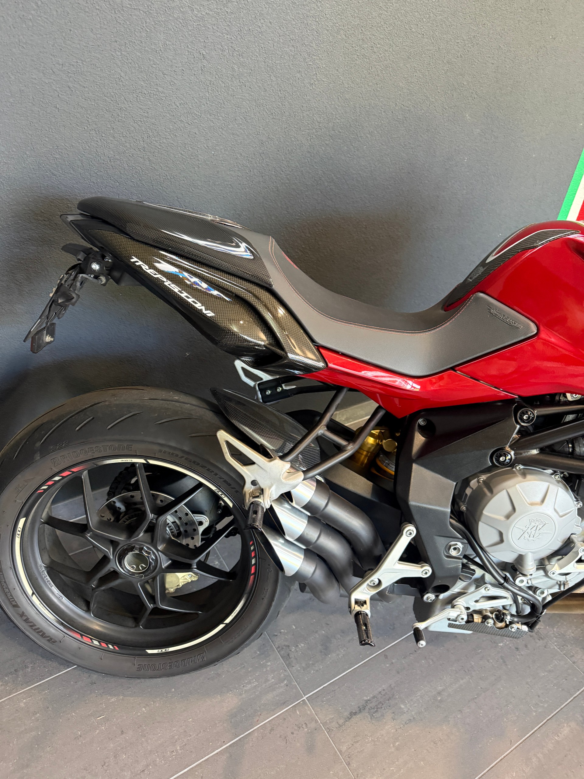 MV AGUSTA B3 Brutale 800 EAS-showroom-element-3