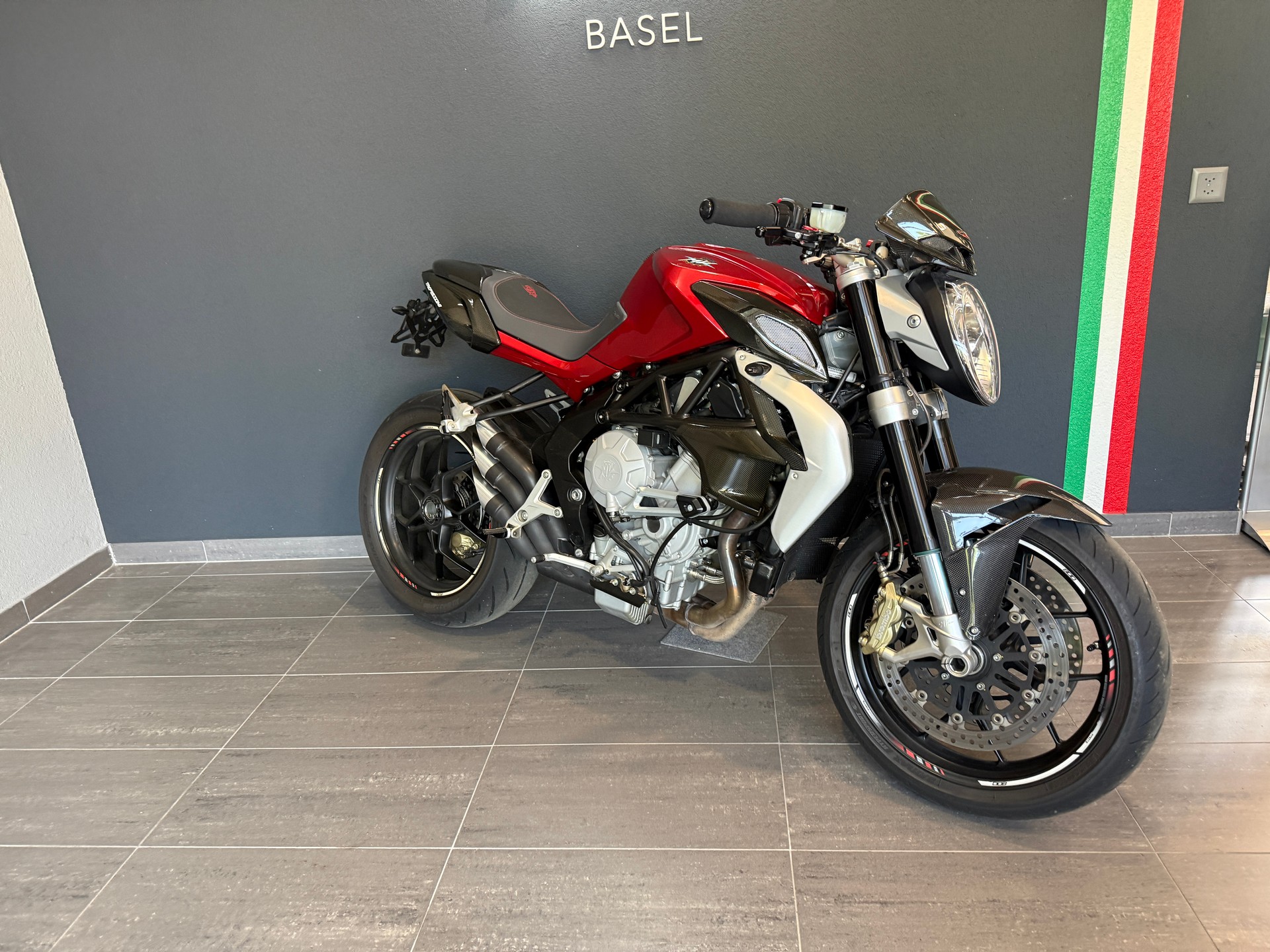 MV AGUSTA B3 Brutale 800 EAS-showroom-element-1