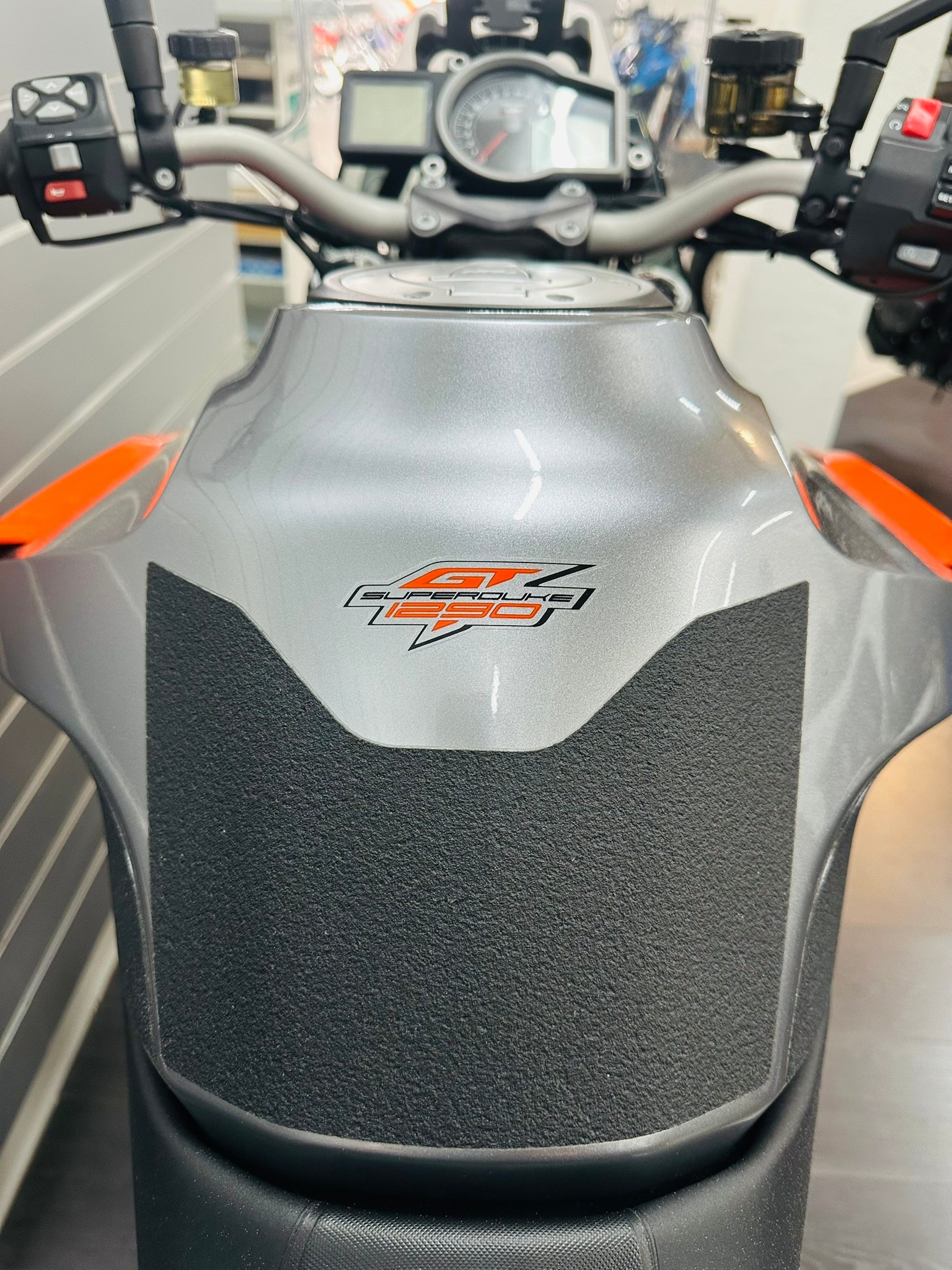 KTM 1290 Super Duke GT-image-9