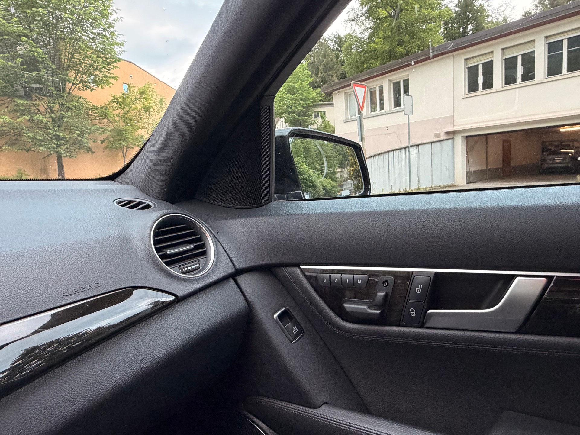 MERCEDES-BENZ C 300 CDI Elégance 4Matic 7G-Tronic-image-24