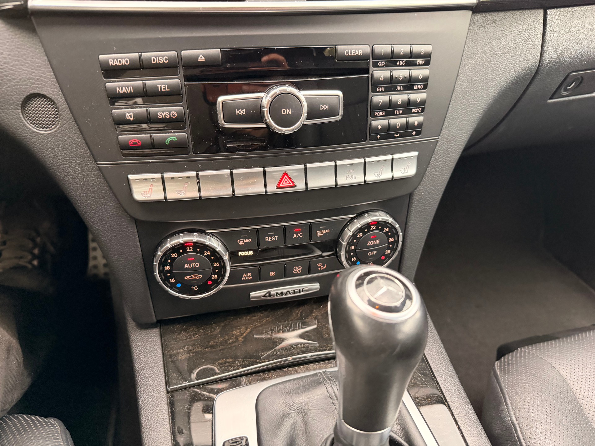 MERCEDES-BENZ C 300 CDI Elégance 4Matic 7G-Tronic-image-28