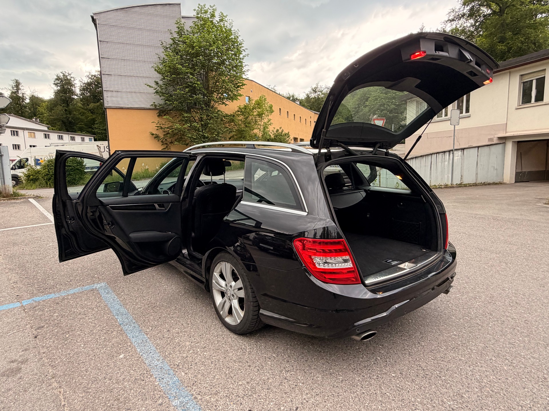 MERCEDES-BENZ C 300 CDI Elégance 4Matic 7G-Tronic-image-17