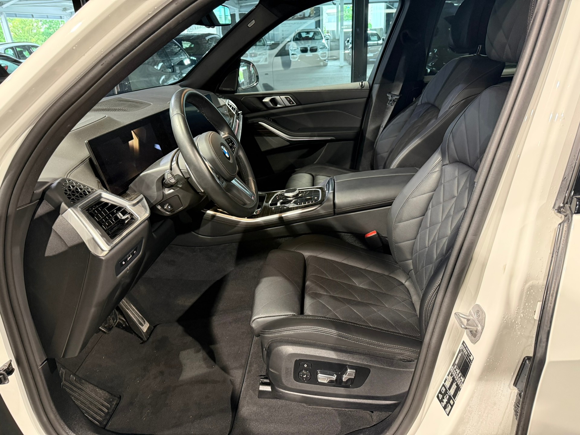 BMW X5 xDrive 48V 30d M Sport Steptronic-image-12