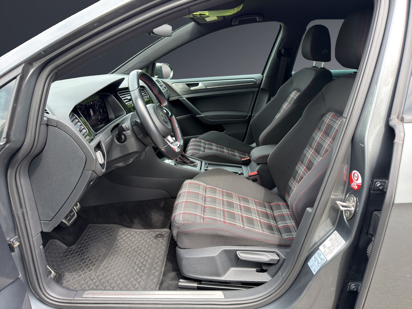 VW Golf 2.0 TSI GTI Performance DSG-image-5