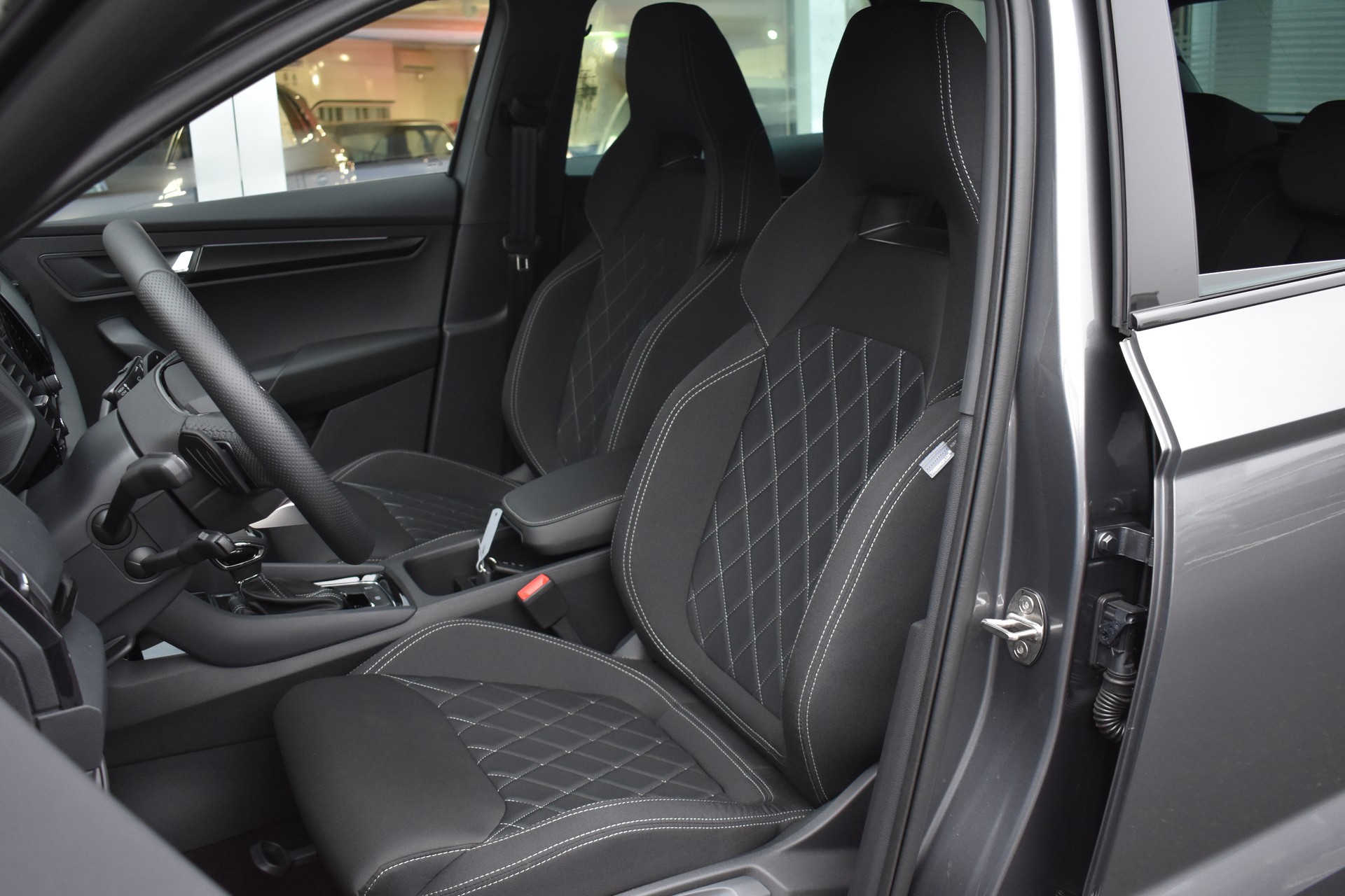 SKODA Karoq 1.5 TSI SportLine DSG-image-6
