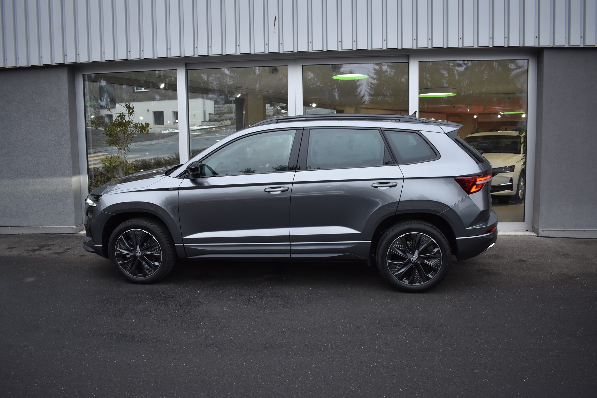 SKODA Karoq 1.5 TSI SportLine DSG-showroom-element-2