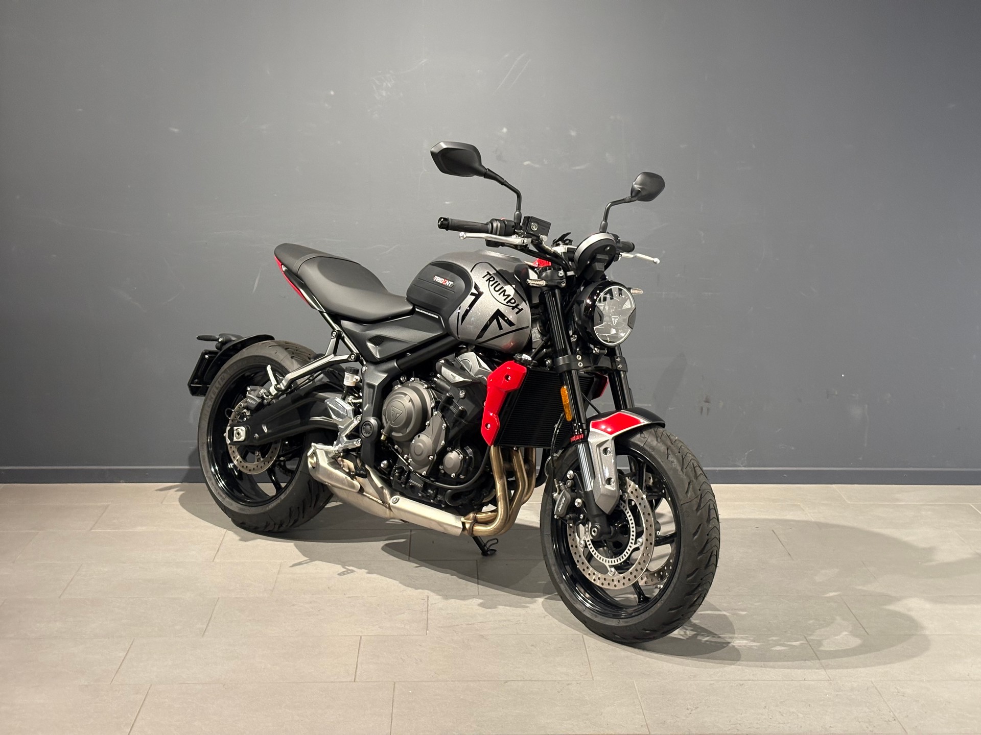 TRIUMPH Trident 660-showroom-element-1