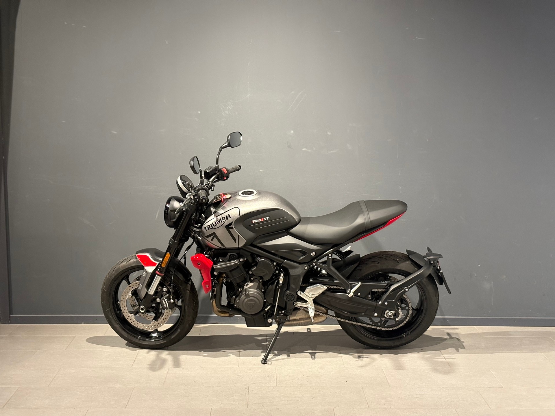 TRIUMPH Trident 660-showroom-element-3