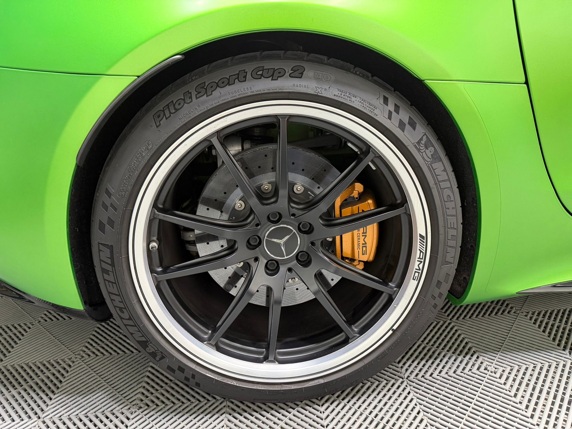 MERCEDES-BENZ AMG GT R Speedshift DCT-image-24