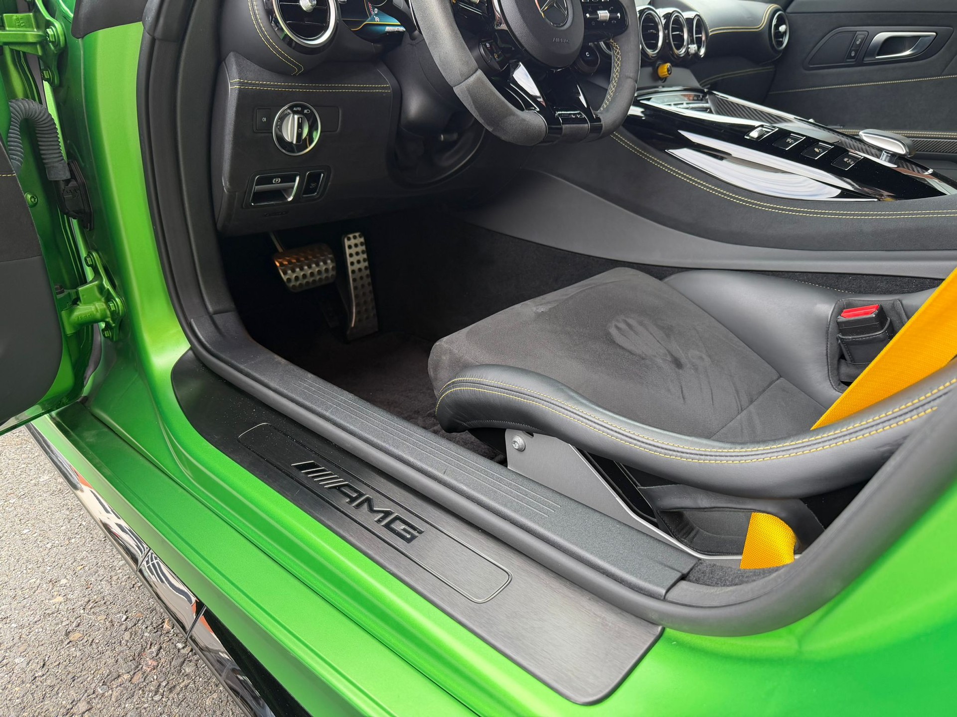 MERCEDES-BENZ AMG GT R Speedshift DCT-image-19