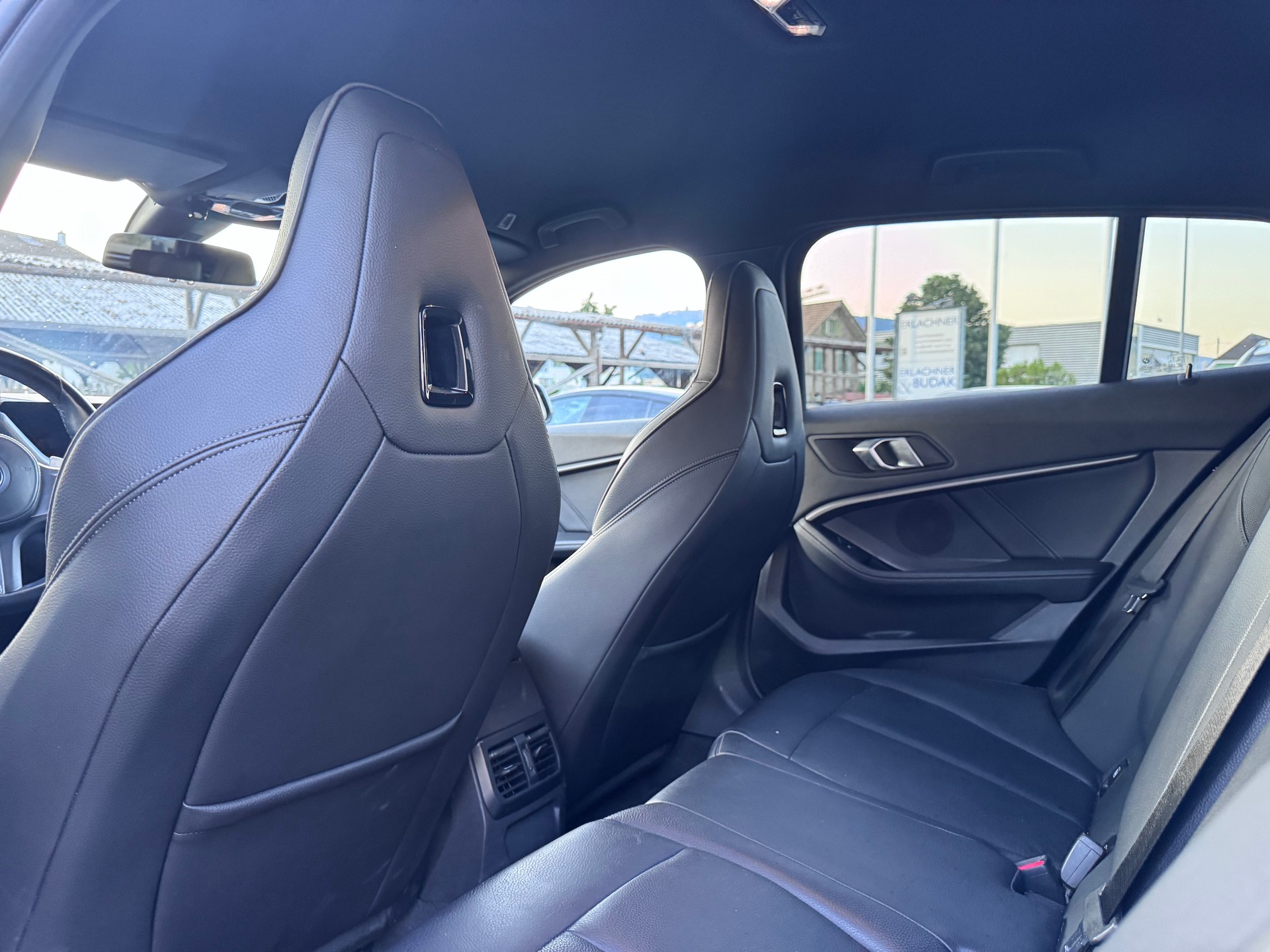BMW M135i xDrive M Sport Pro Steptronic-image-7