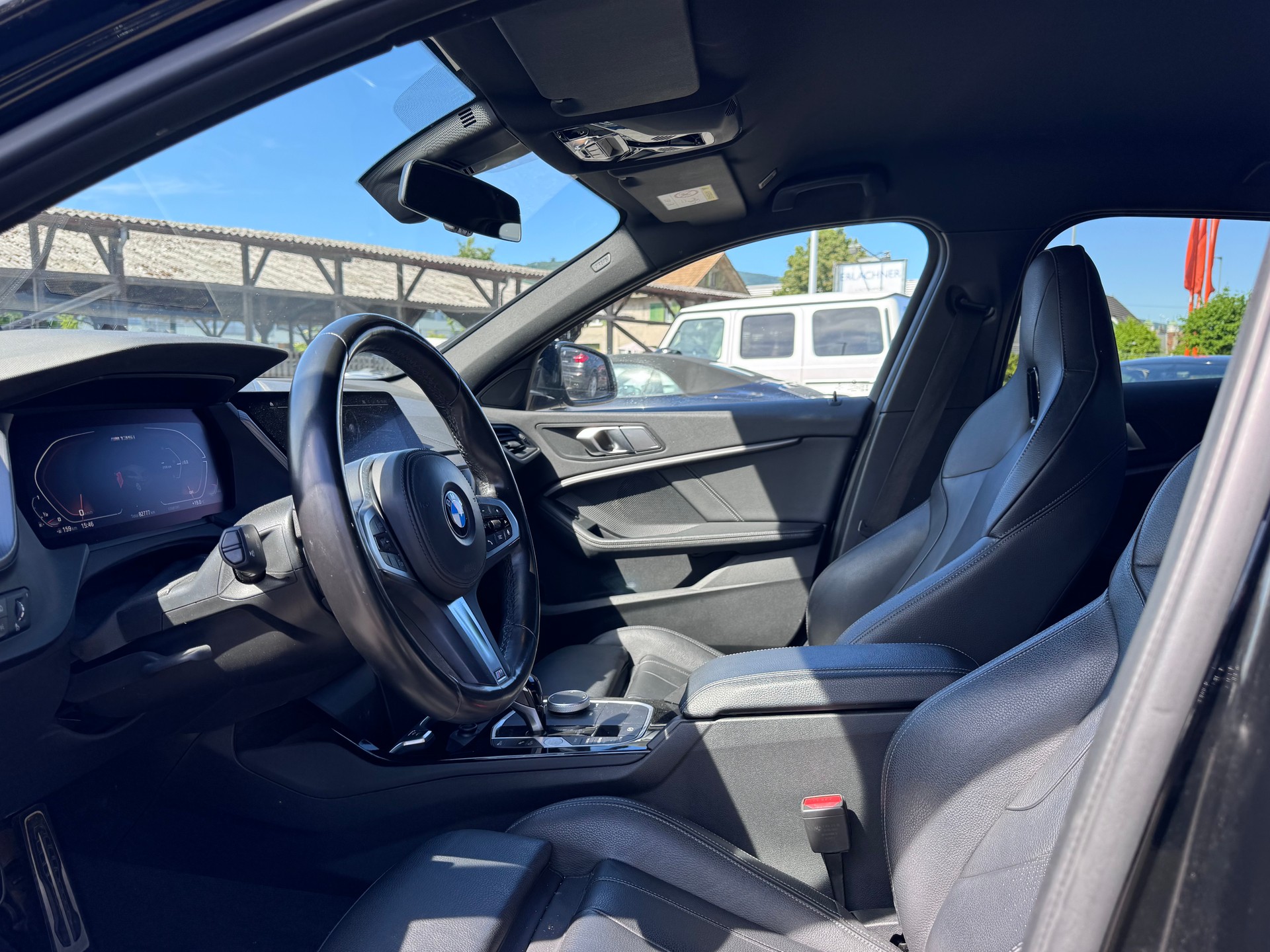 BMW M135i xDrive Steptronic-image-7