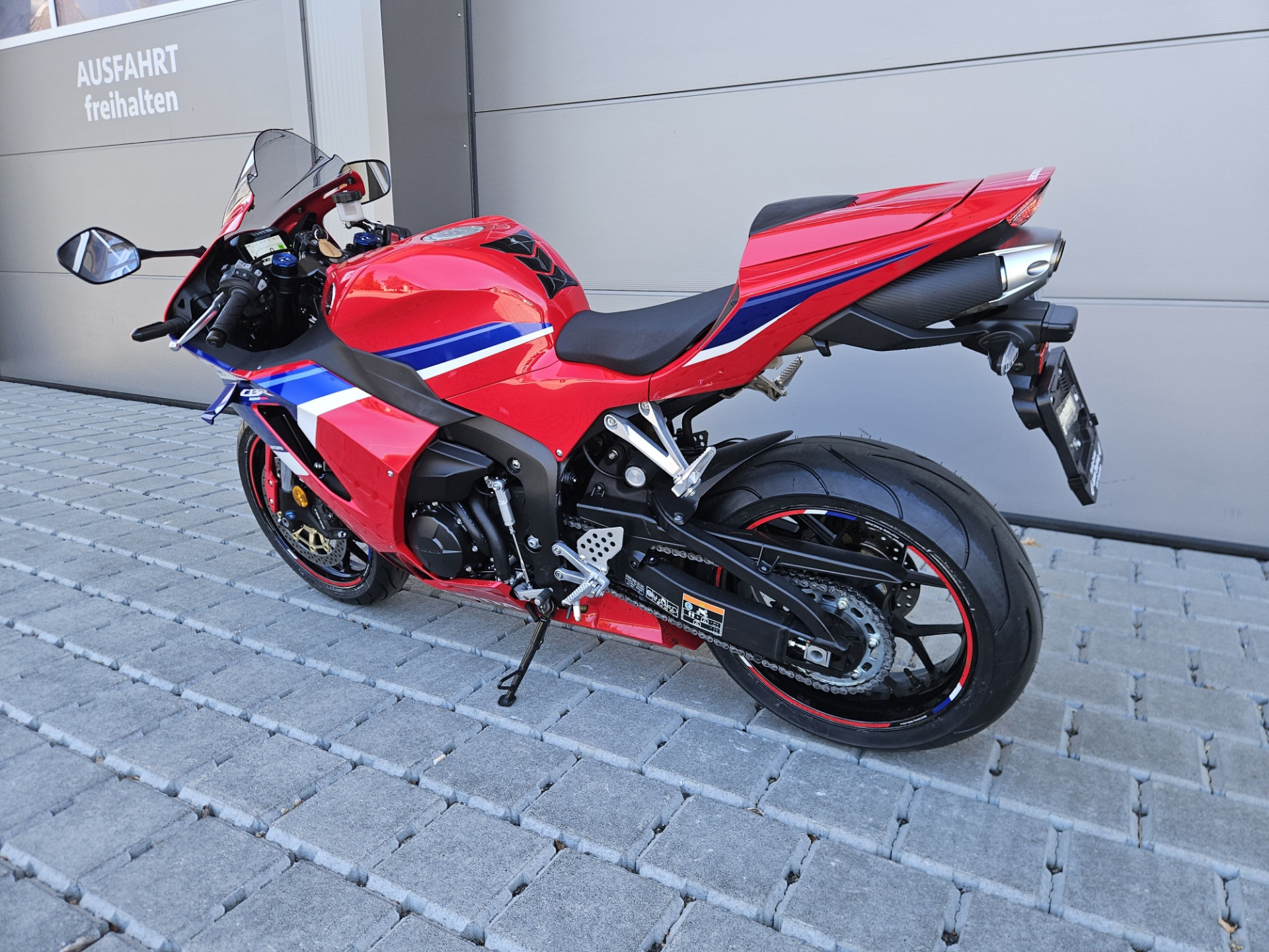 HONDA CBR 600 RR-showroom-element-3