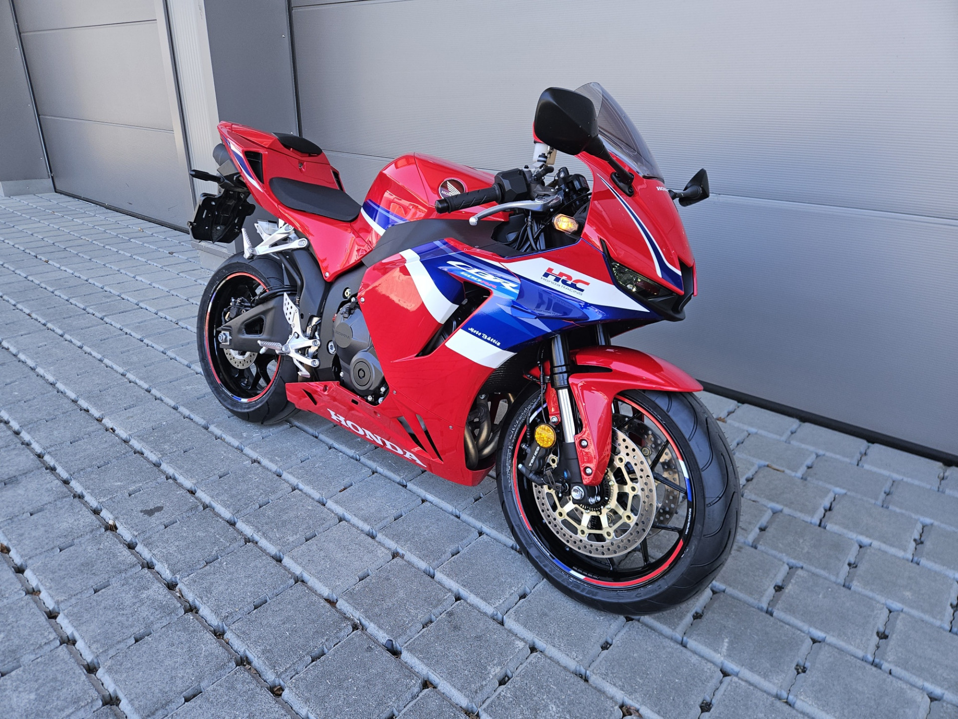 HONDA CBR 600 RR-showroom-element-1
