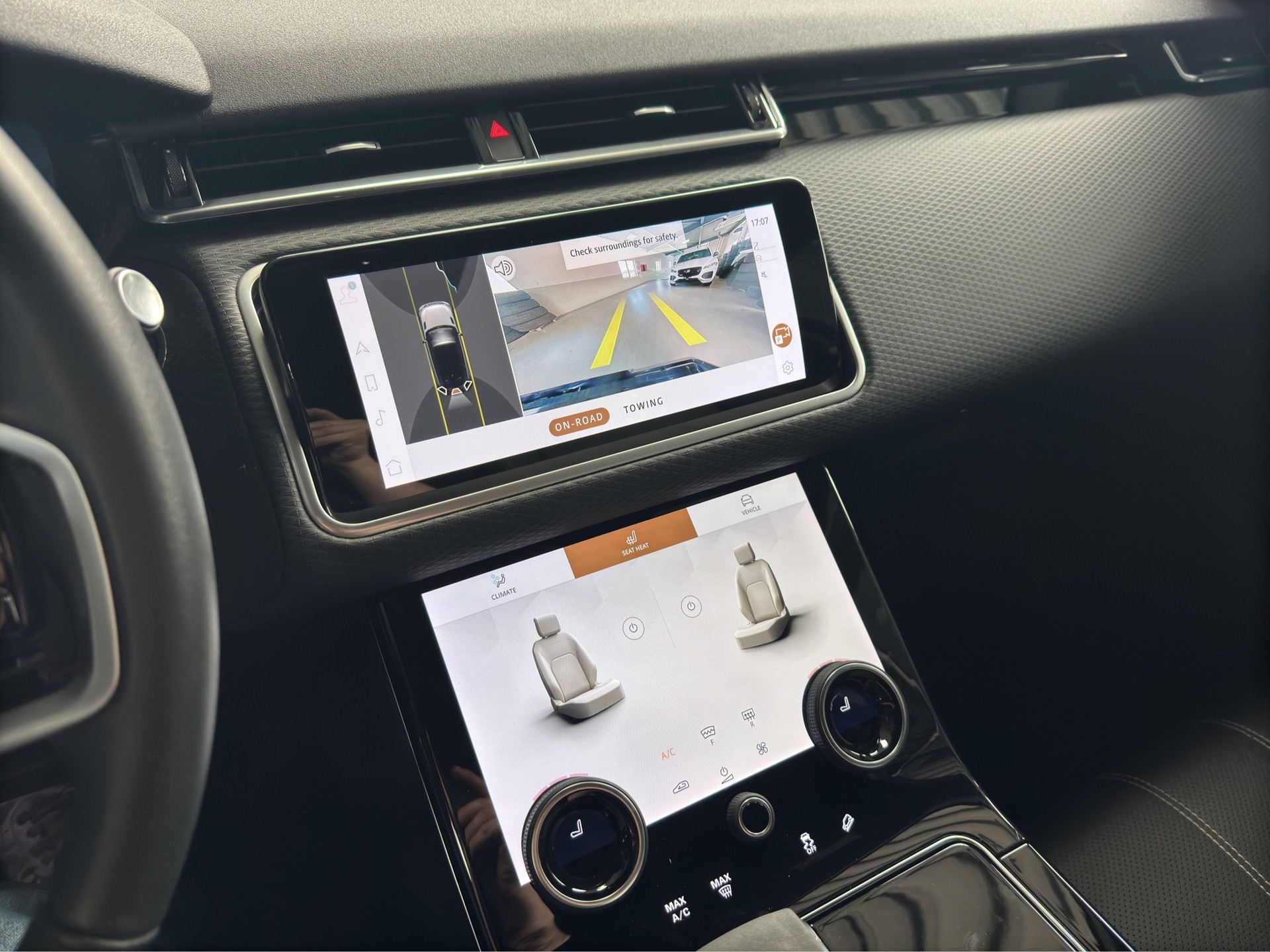 LAND ROVER Range Rover Velar R-Dynamic D 200 SE Automatic-image-13