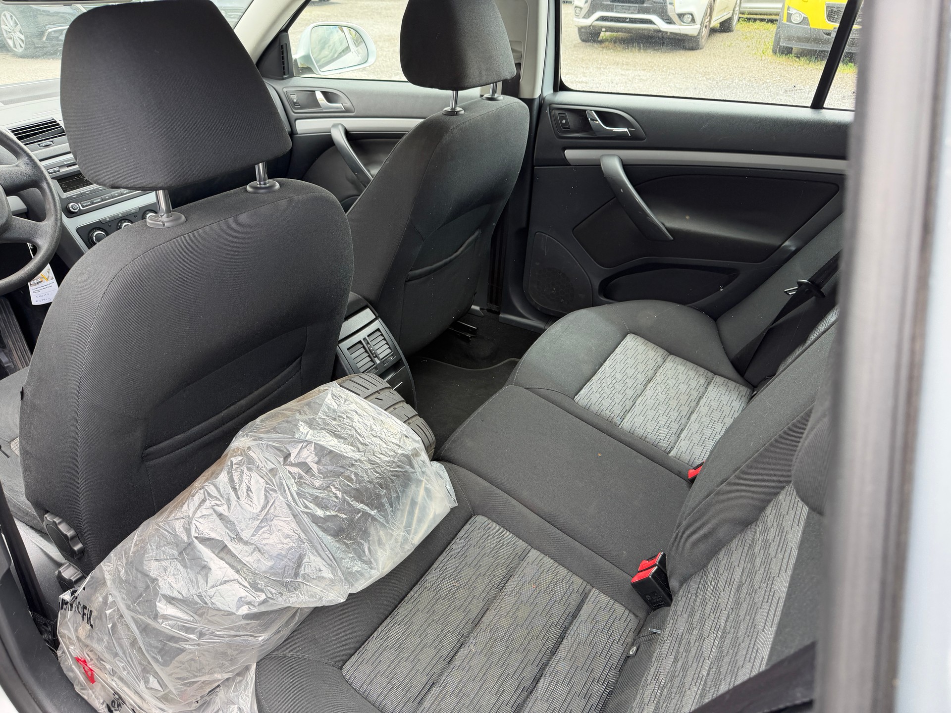 SKODA Octavia Combi 2.0 TDI Arosa 4x4-image-6