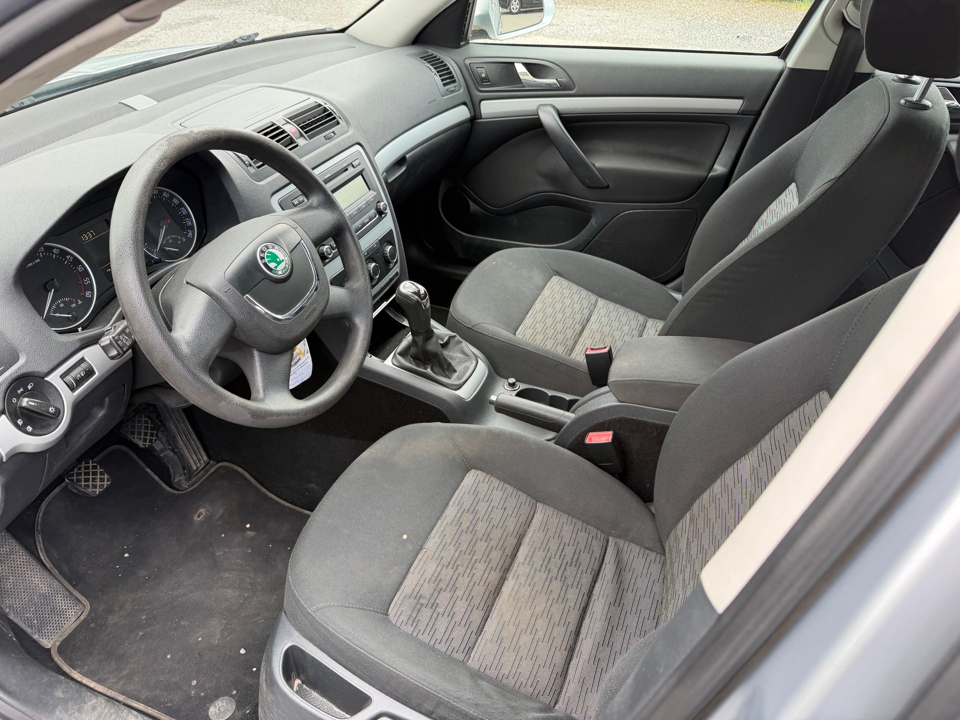 SKODA Octavia Combi 2.0 TDI Arosa 4x4-image-5
