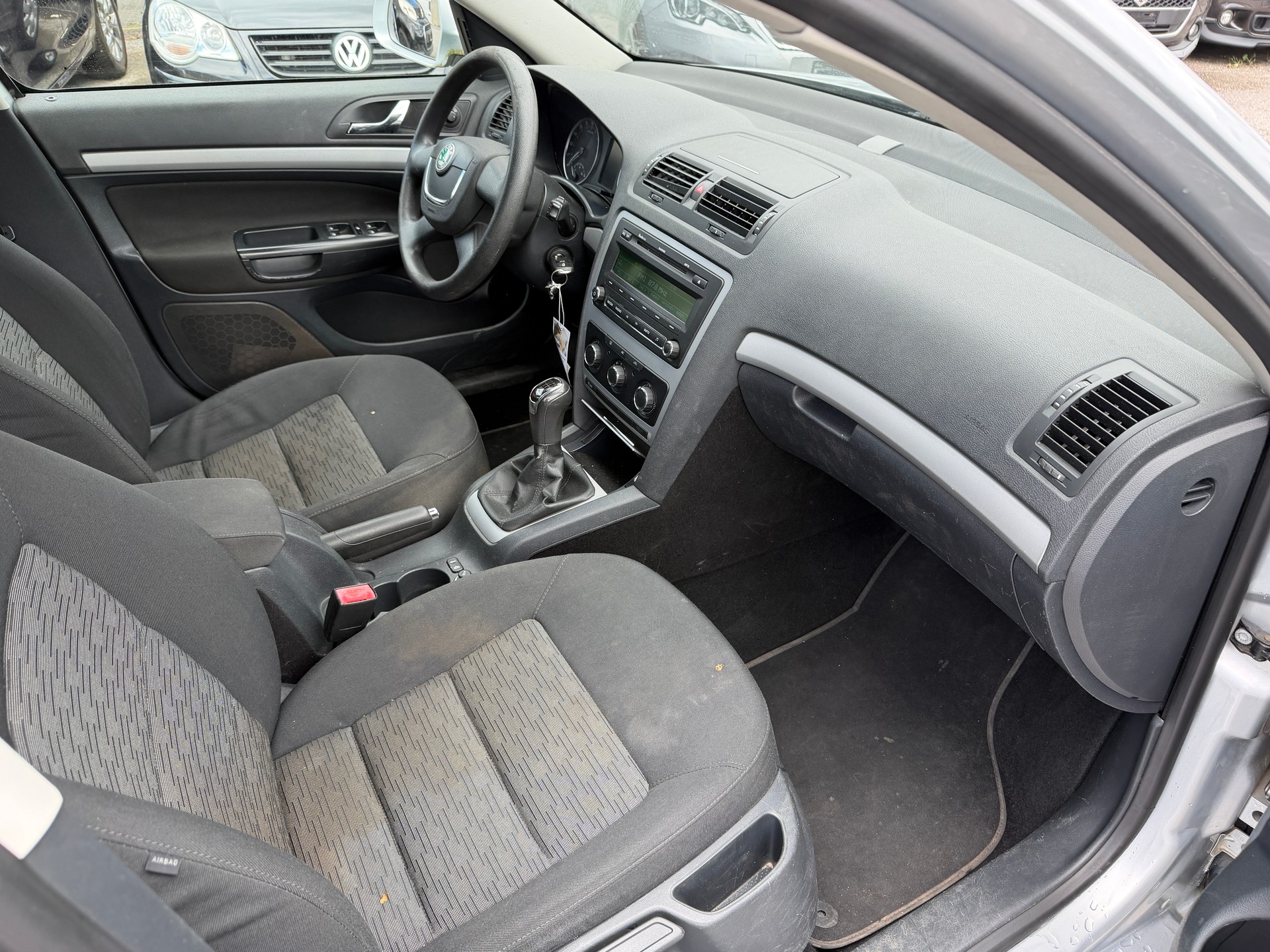 SKODA Octavia Combi 2.0 TDI Arosa 4x4-image-8