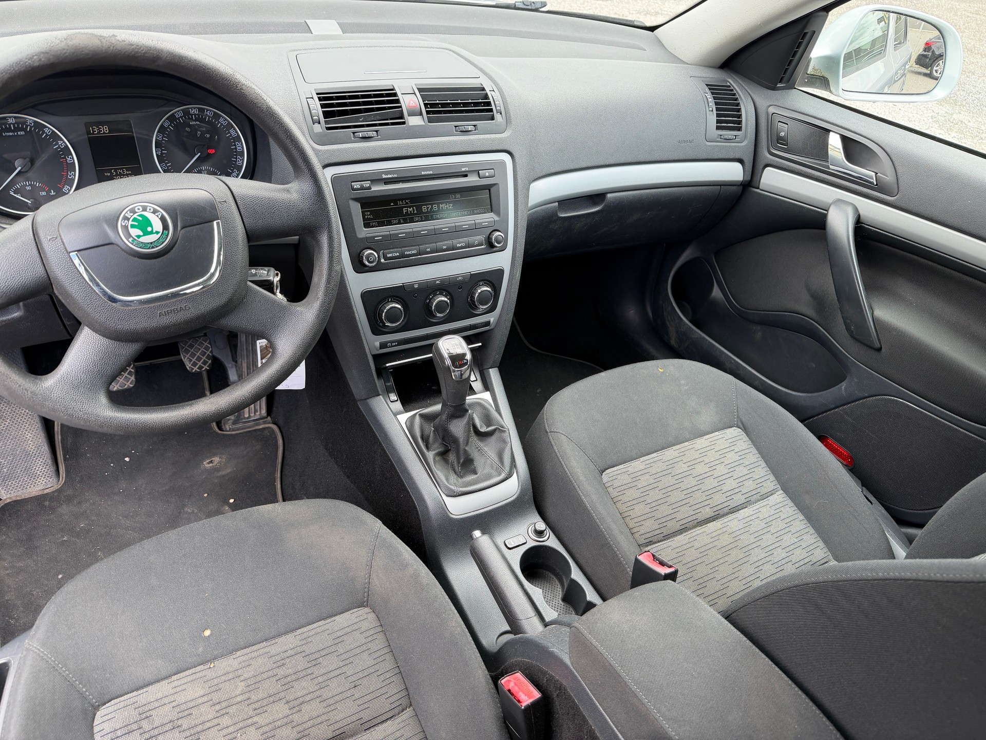 SKODA Octavia Combi 2.0 TDI Arosa 4x4-image-7