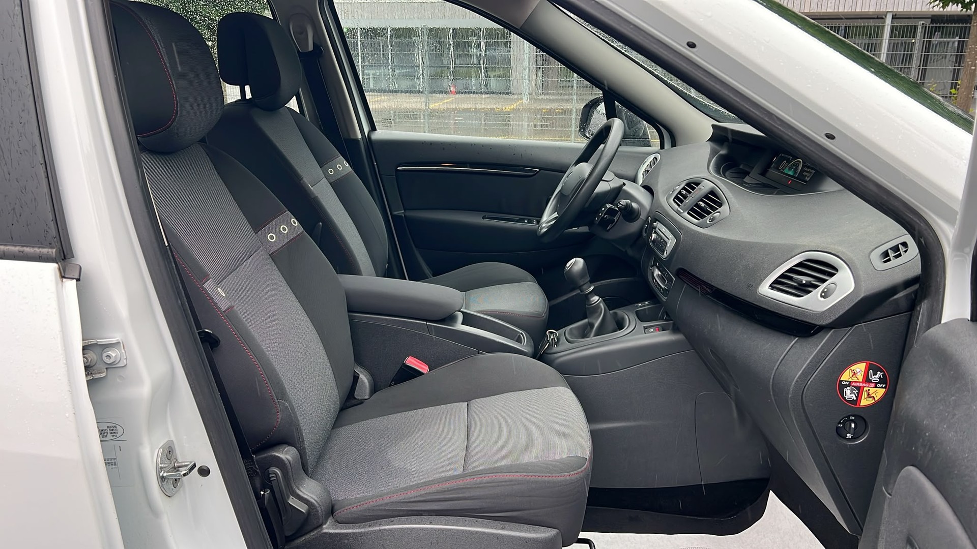 RENAULT Scénic 1.4 16V Turbo Expression-image-13