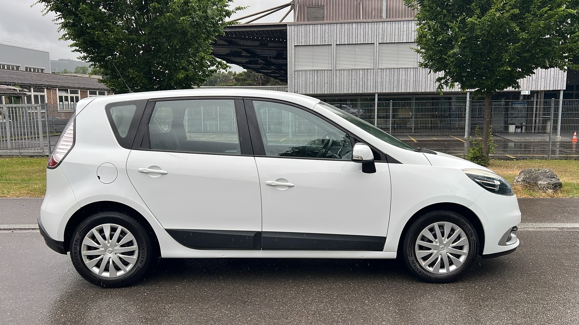 RENAULT Scénic 1.4 16V Turbo Expression-image-4