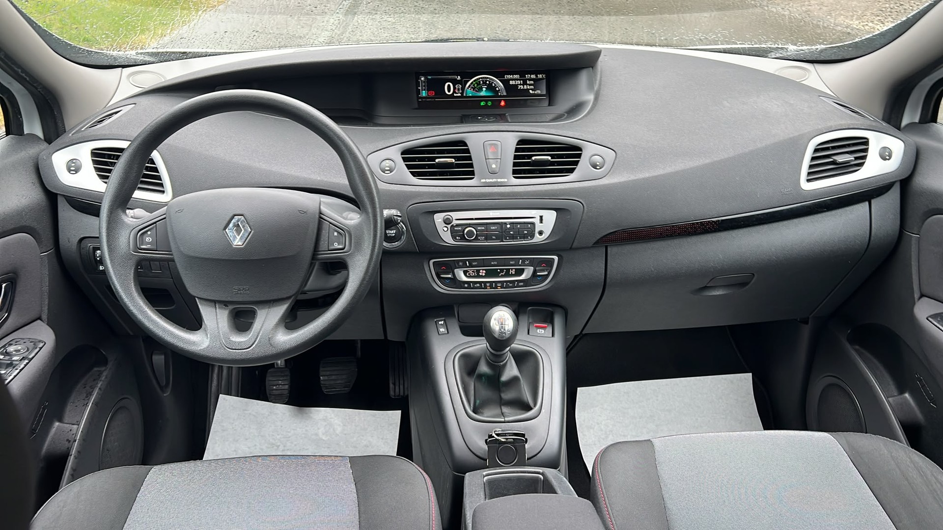 RENAULT Scénic 1.4 16V Turbo Expression-image-8