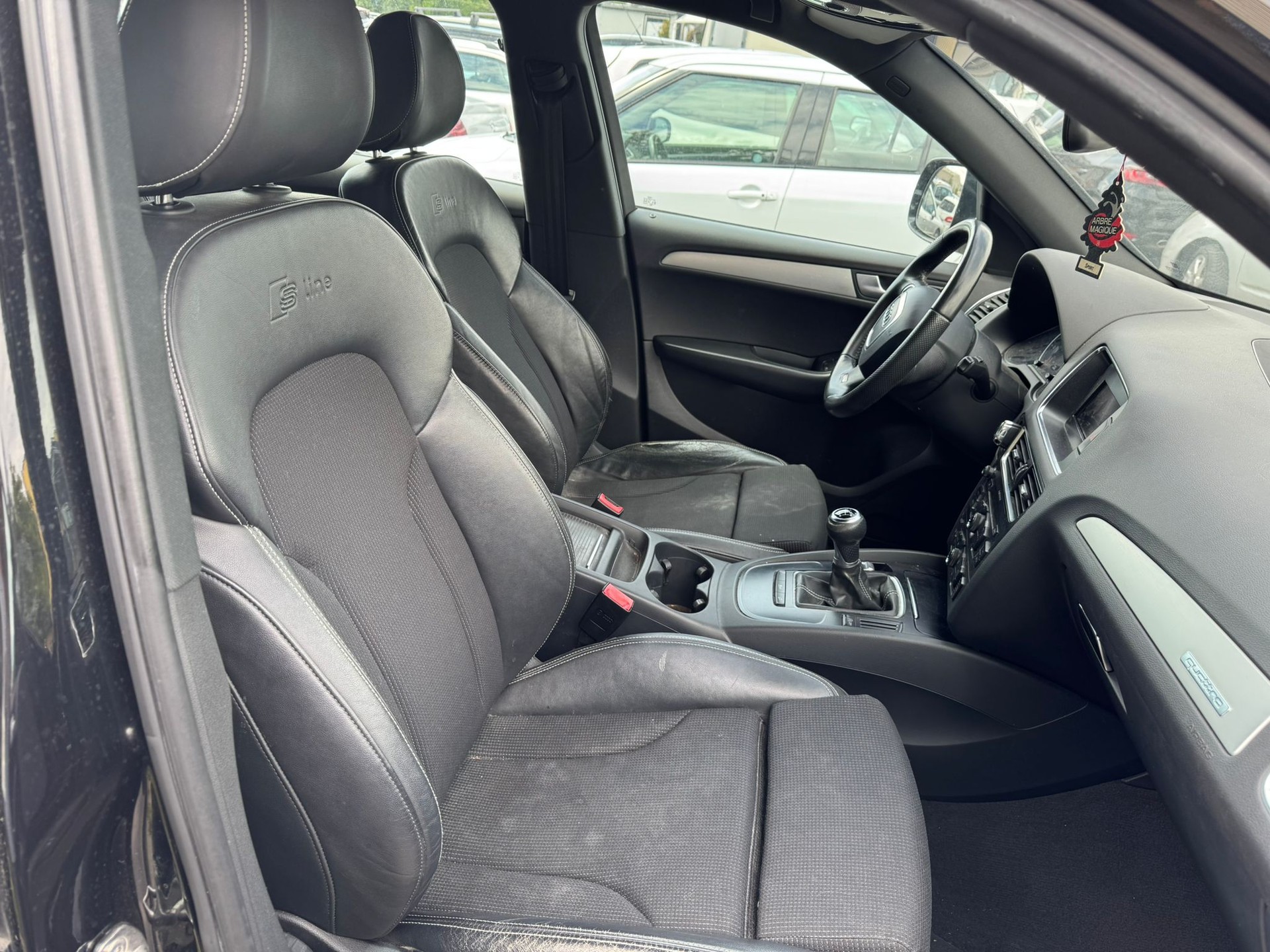 AUDI Q5 2.0 TDI quattro S Line-image-11