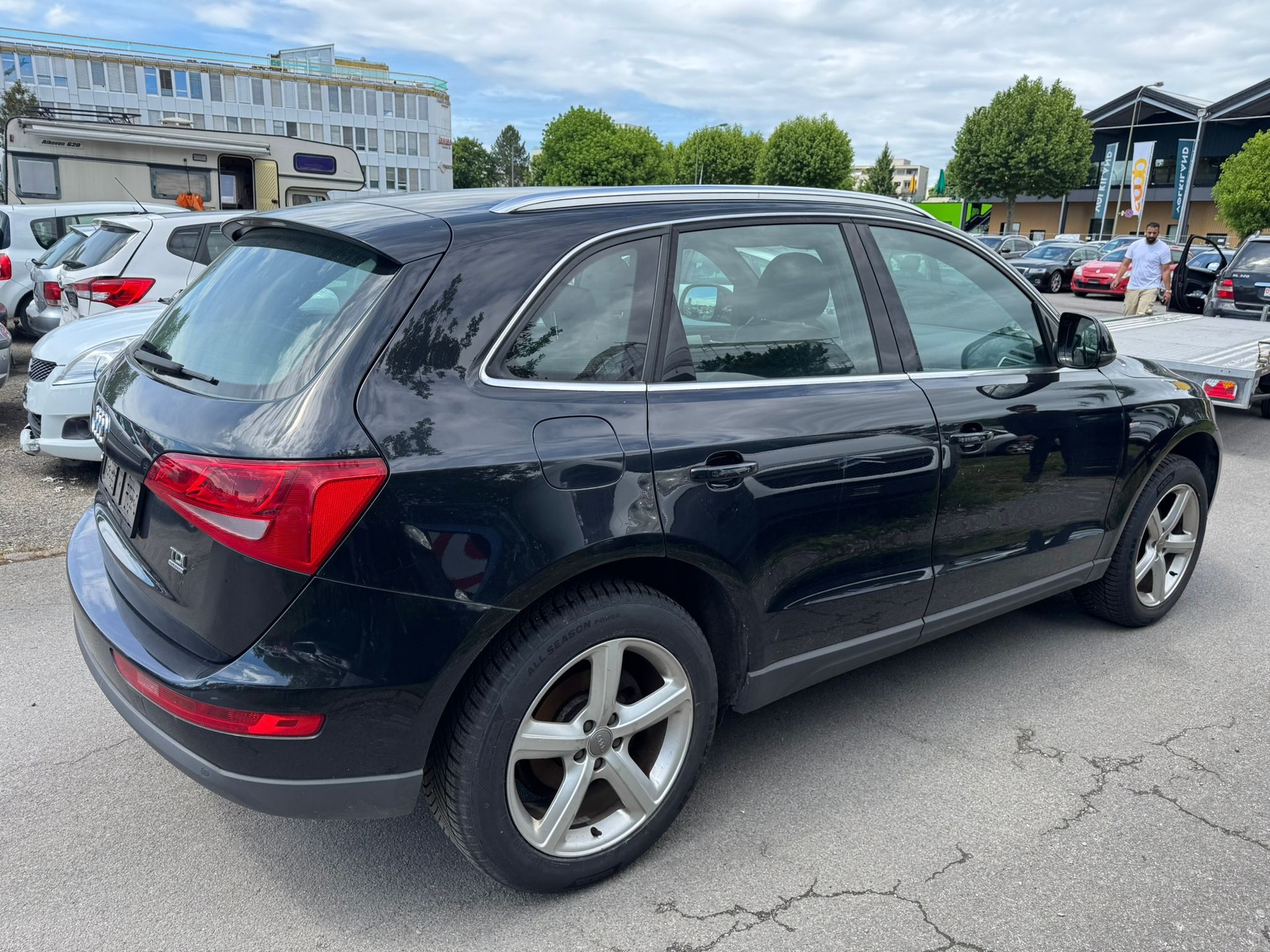 AUDI Q5 2.0 TDI quattro S Line-image-5