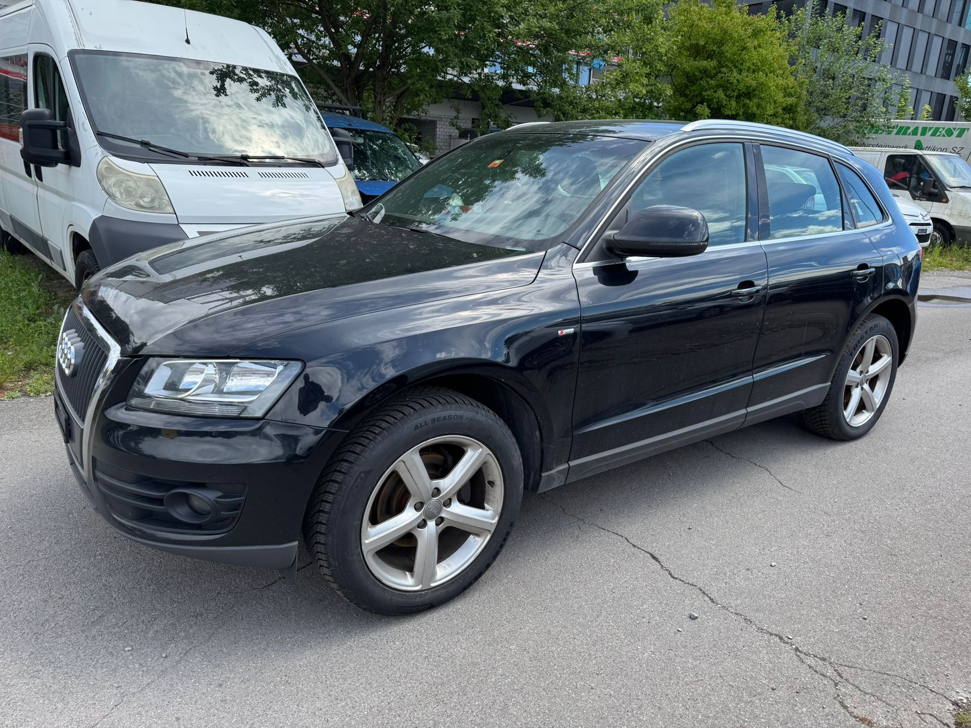AUDI Q5 2.0 TDI quattro S Line-image-2