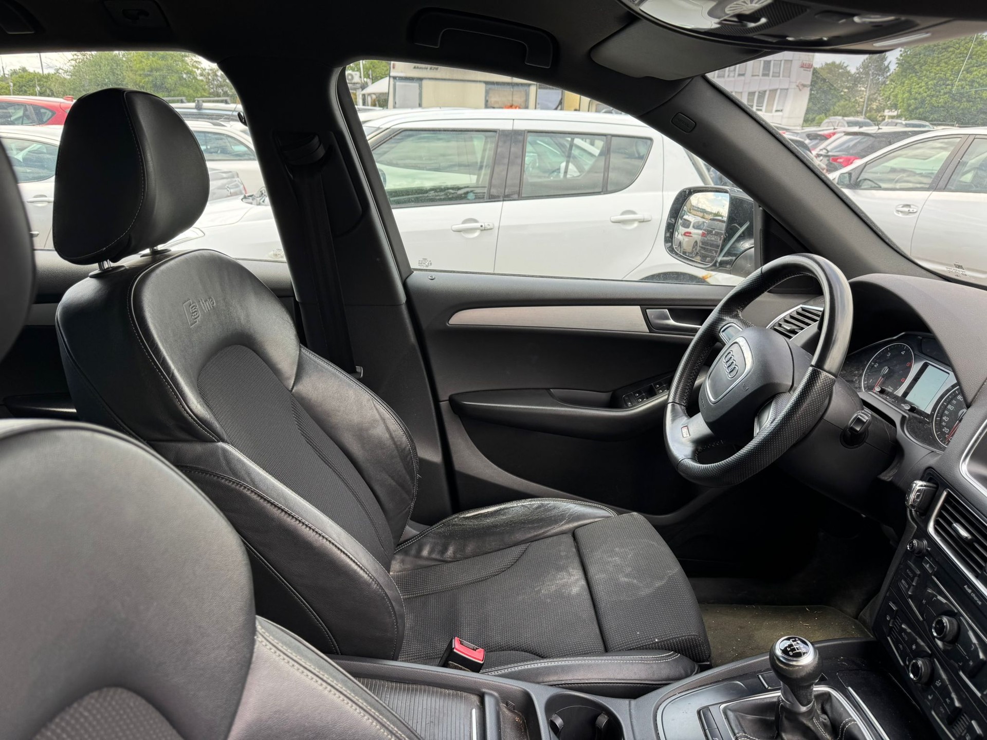 AUDI Q5 2.0 TDI quattro S Line-image-10