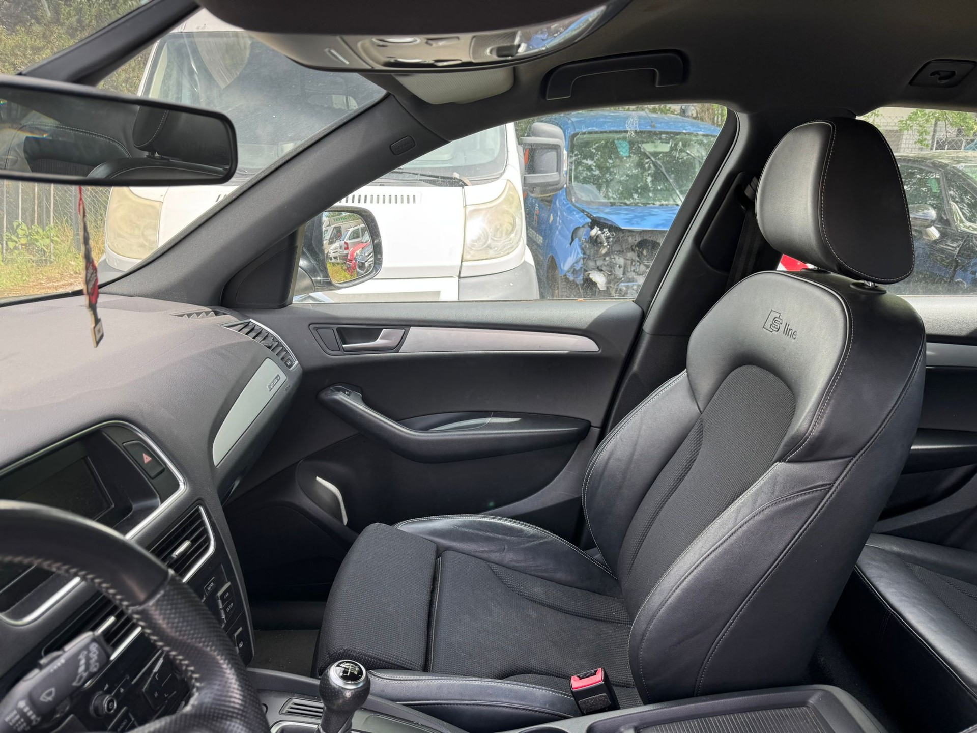 AUDI Q5 2.0 TDI quattro S Line-image-6