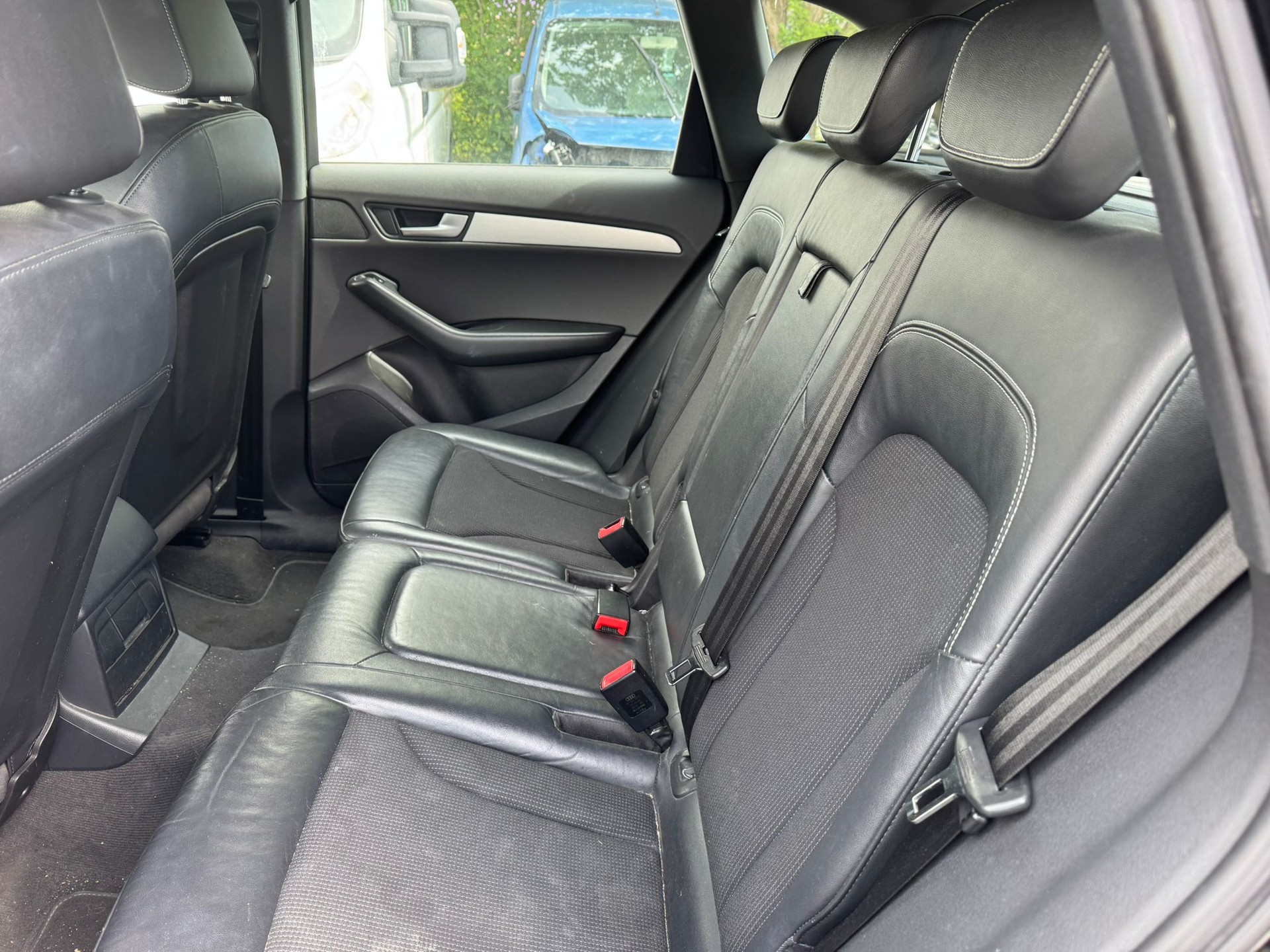 AUDI Q5 2.0 TDI quattro S Line-image-7