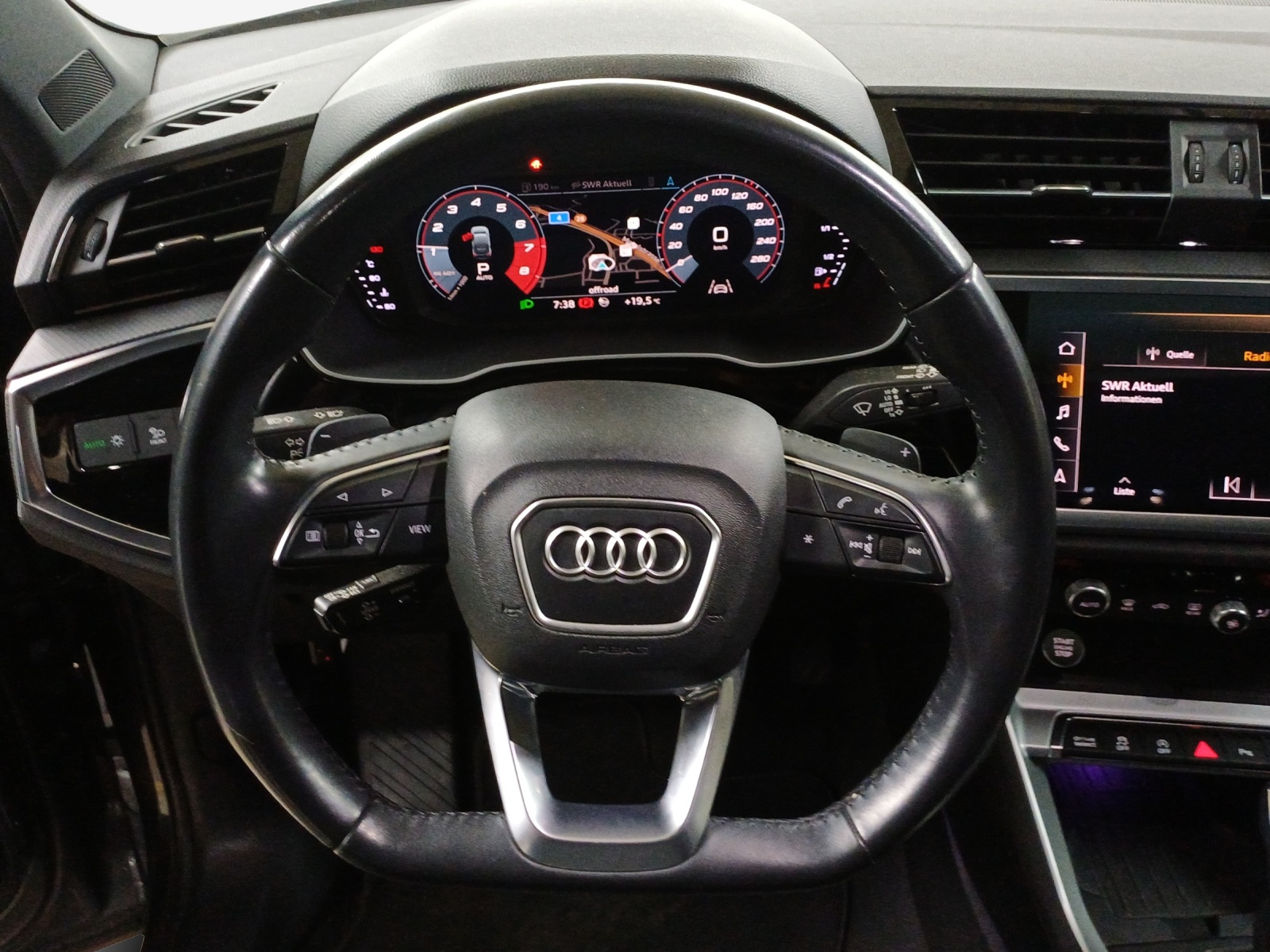 AUDI Q3 Sportback 45 TFSI S line quattro S-tronic-image-9