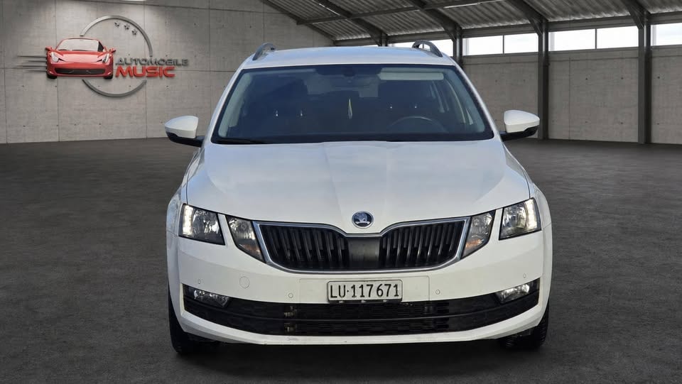 SKODA Octavia Combi 2.0 TDI Ambition DSG-image-1