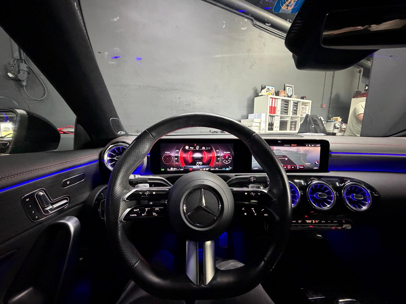 MERCEDES-BENZ CLA 200 AMG (CLA45 AMG Optik) 8G-DCT Limited All Black Performance *4Jahre Garantie & 10Jahre Gratisservice*-image-9