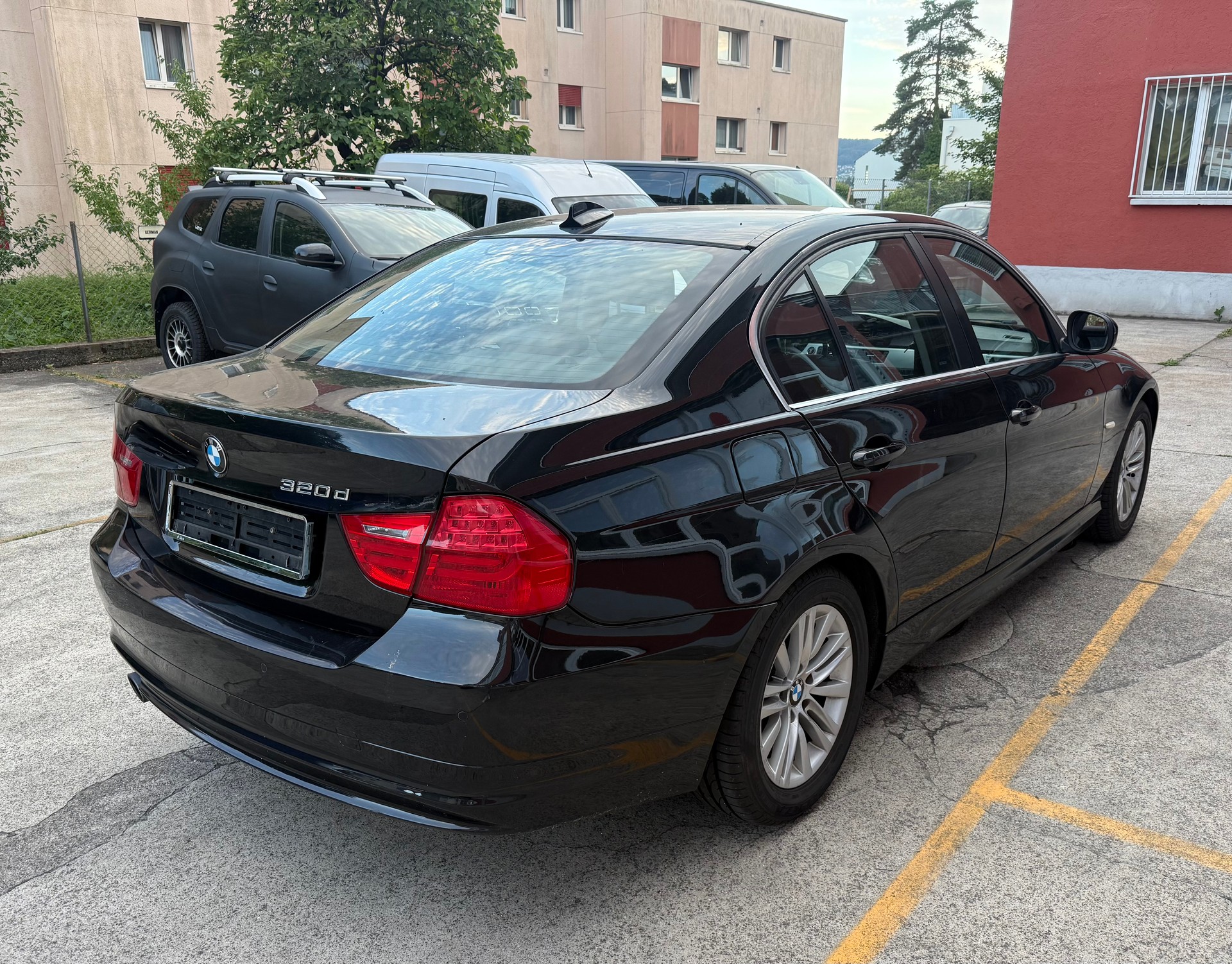 BMW 320d xDrive Dynamic Edition-image-3