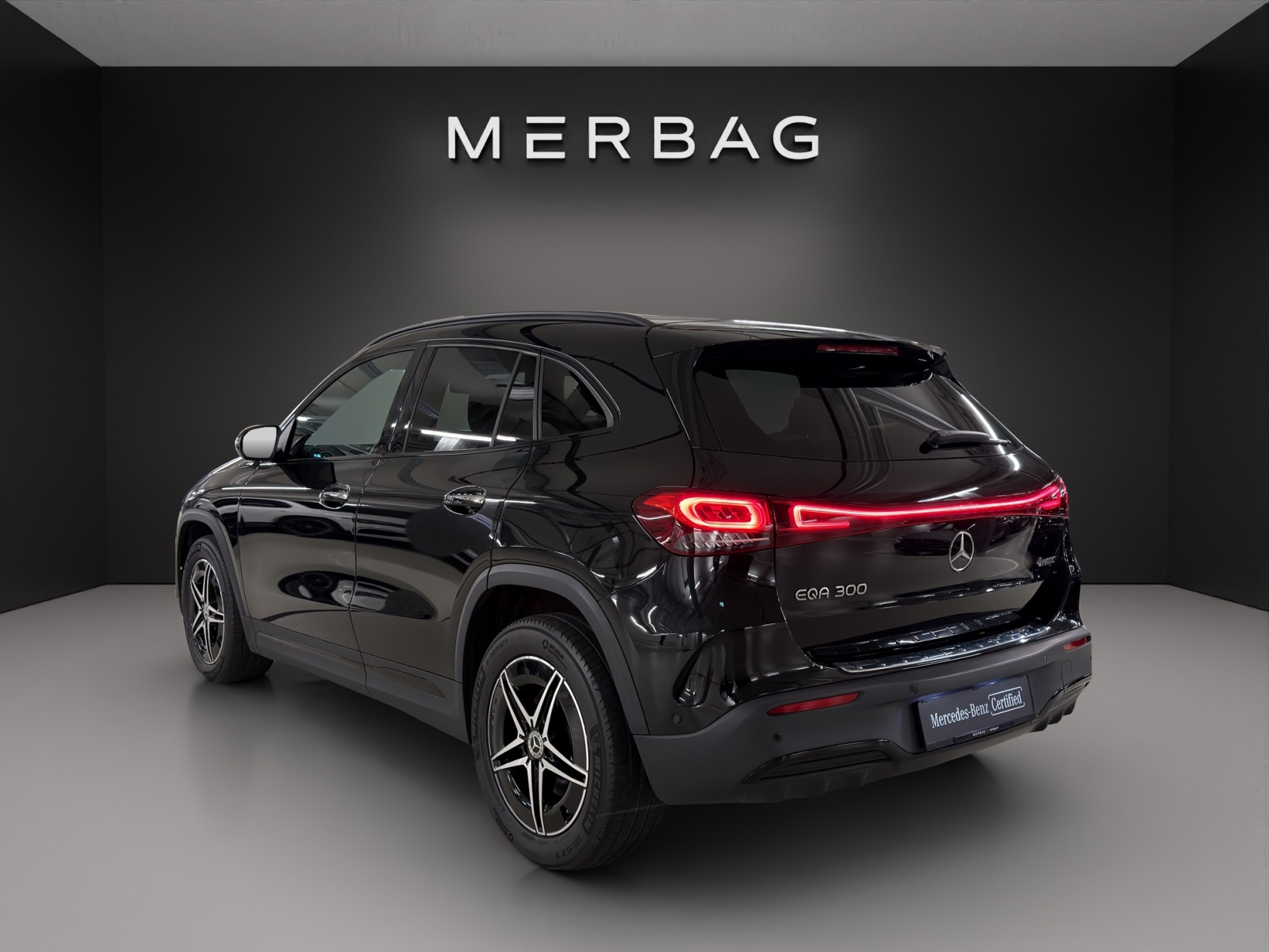 MERCEDES-BENZ EQA 300 AMG Line 4Matic-image-5