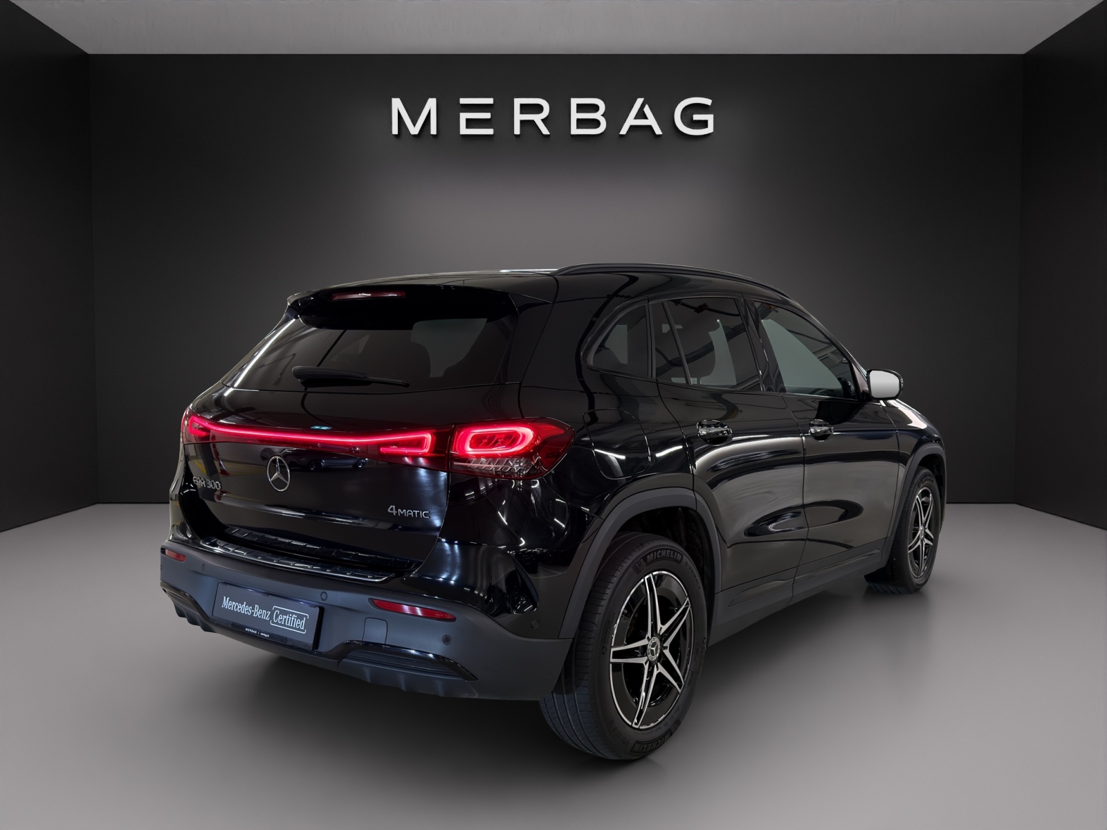 MERCEDES-BENZ EQA 300 AMG Line 4Matic-image-7