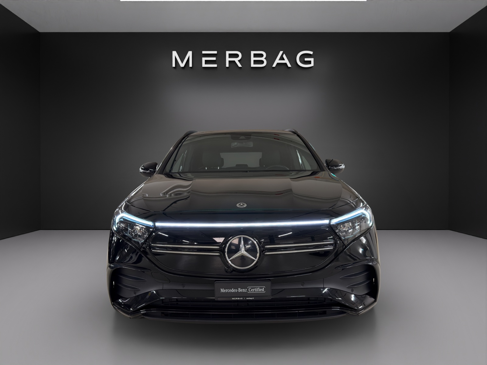 MERCEDES-BENZ EQA 300 AMG Line 4Matic-image-1