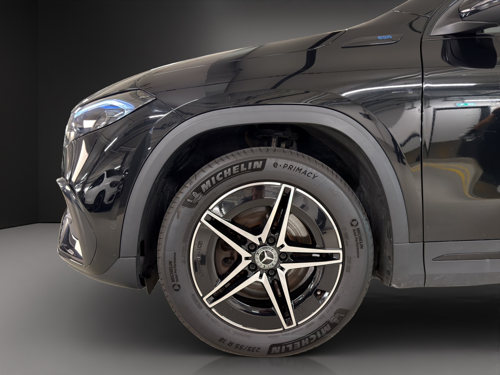 MERCEDES-BENZ EQA 300 AMG Line 4Matic-image-9