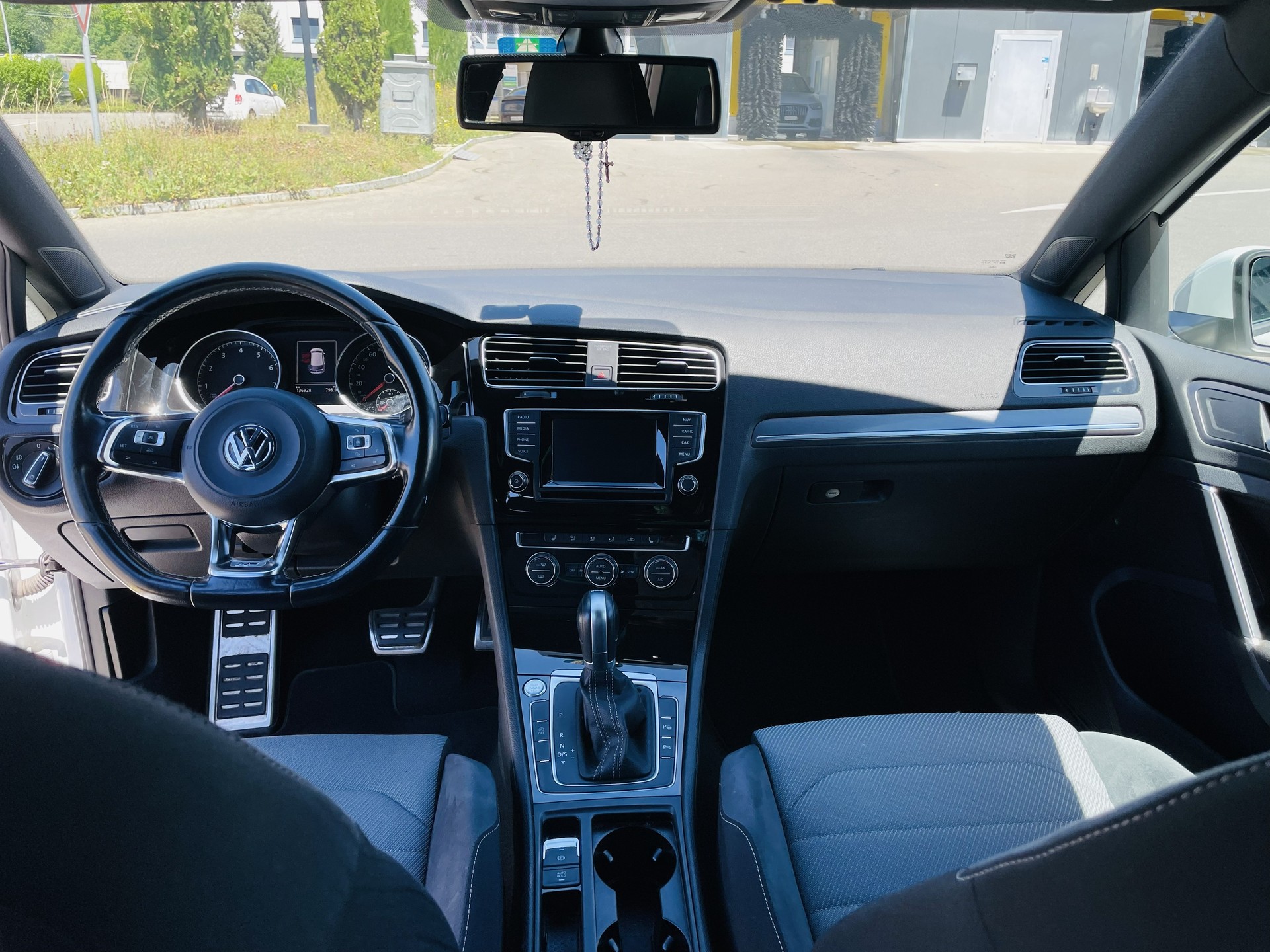 VW Golf 1.2 TSI | R-Line | DSG-image-11