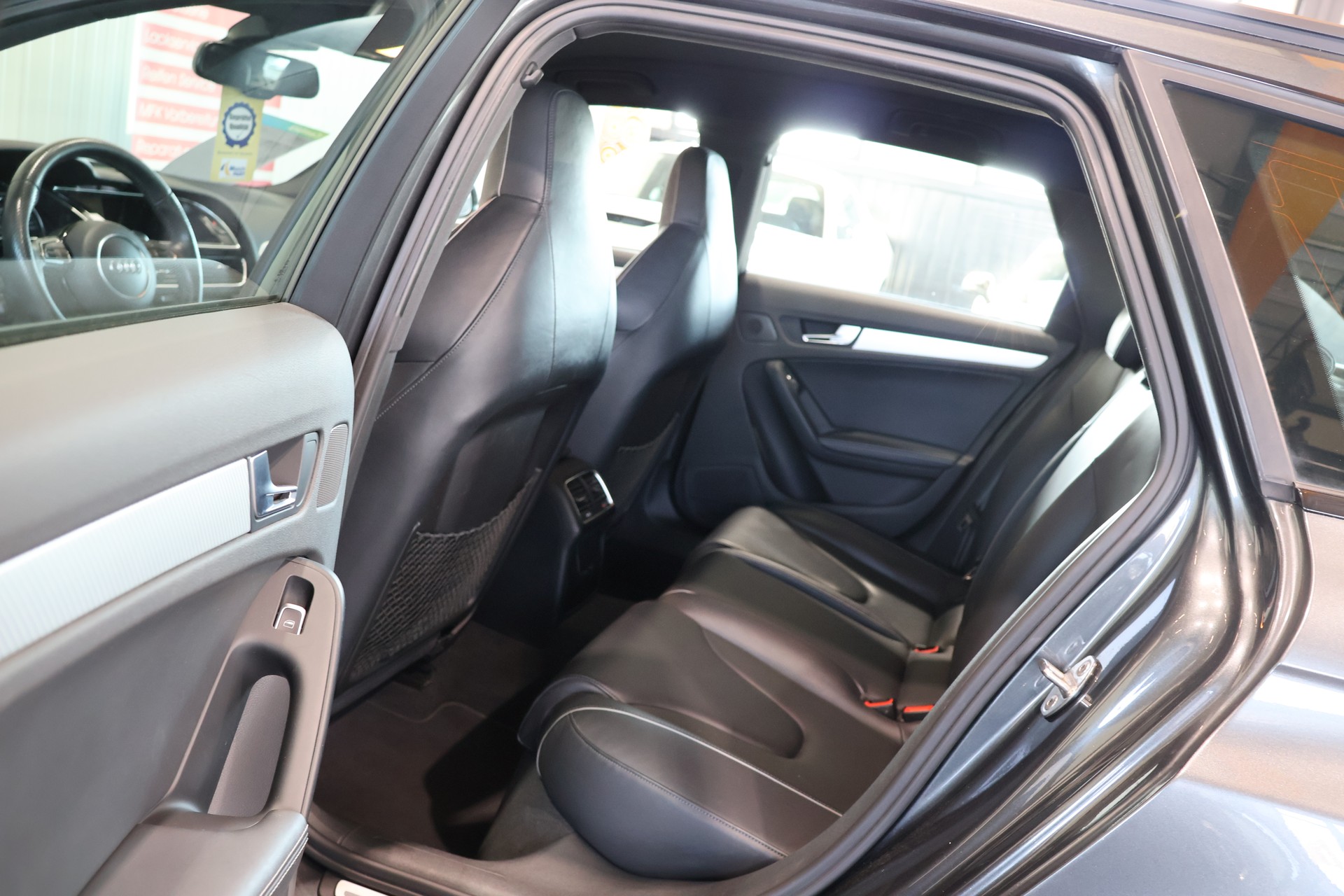 AUDI RS4 Avant 4.2 FSI V8 quattro S-tronic-image-14