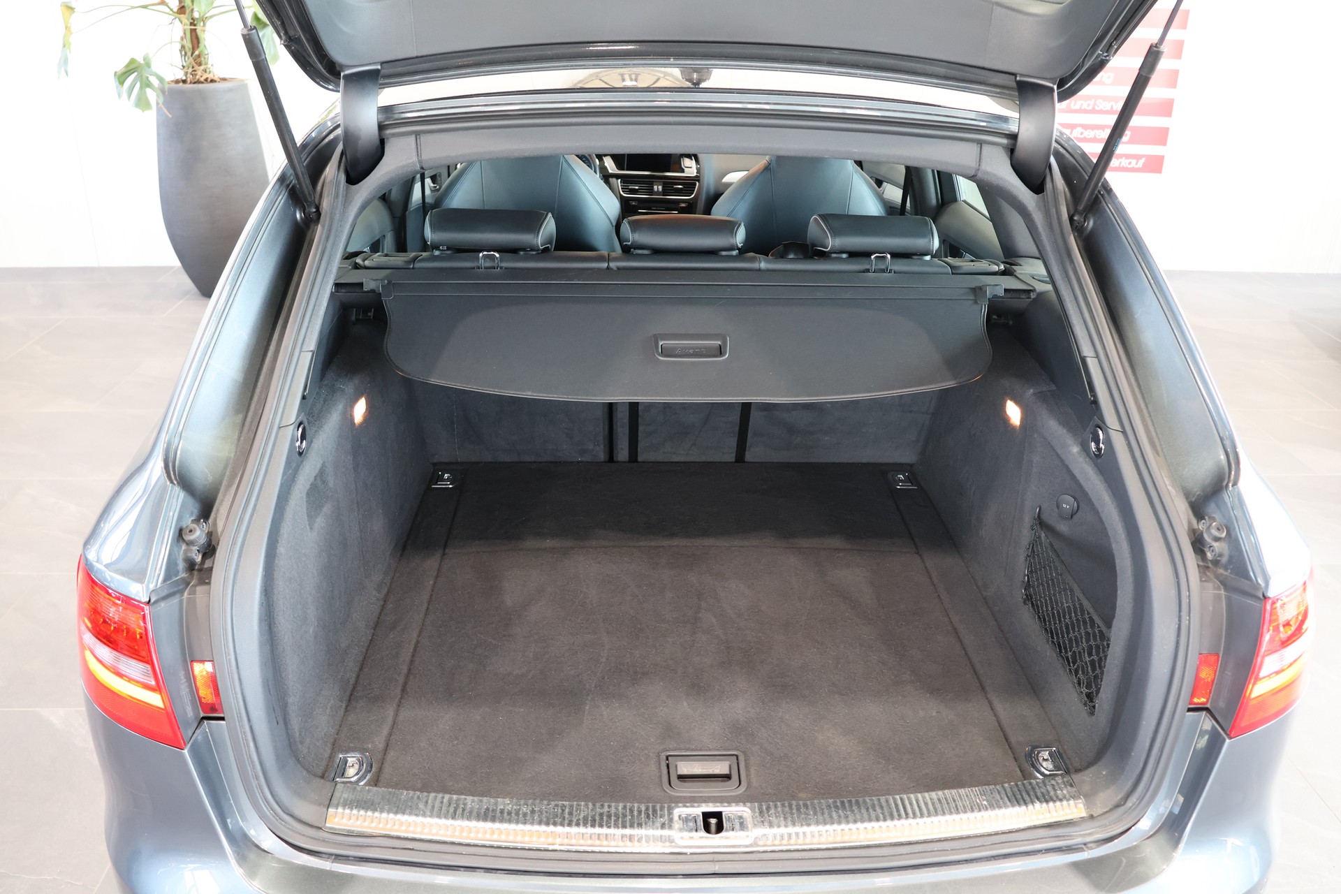 AUDI RS4 Avant 4.2 FSI V8 quattro S-tronic-image-15