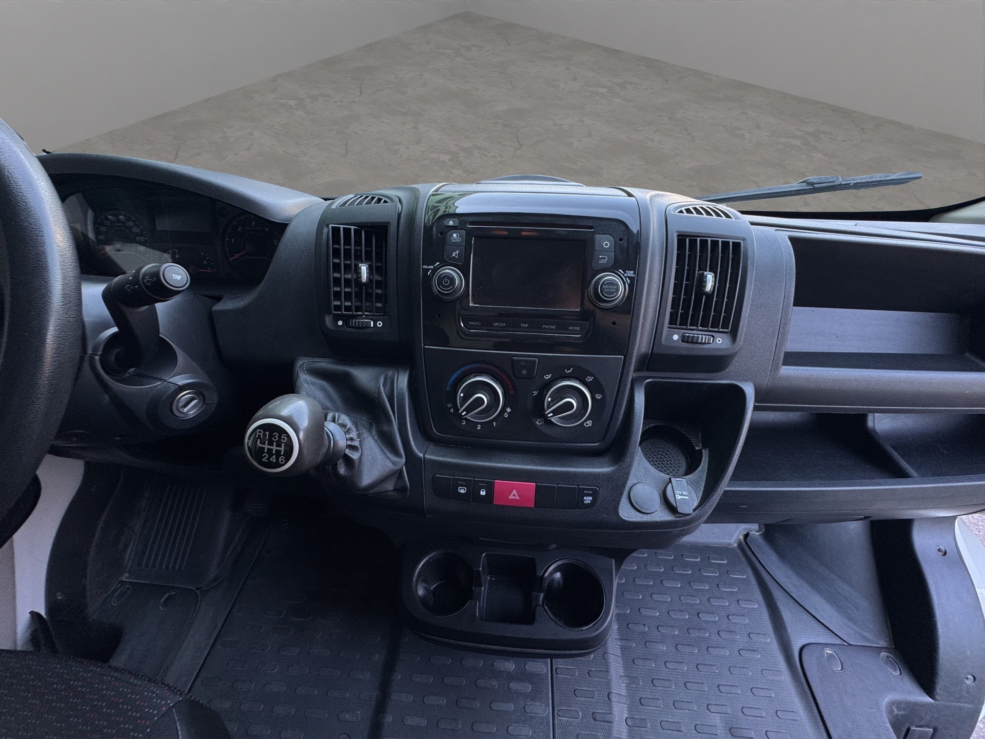 PEUGEOT Boxer 2.0 HDI 333 Allure L2H2-image-10