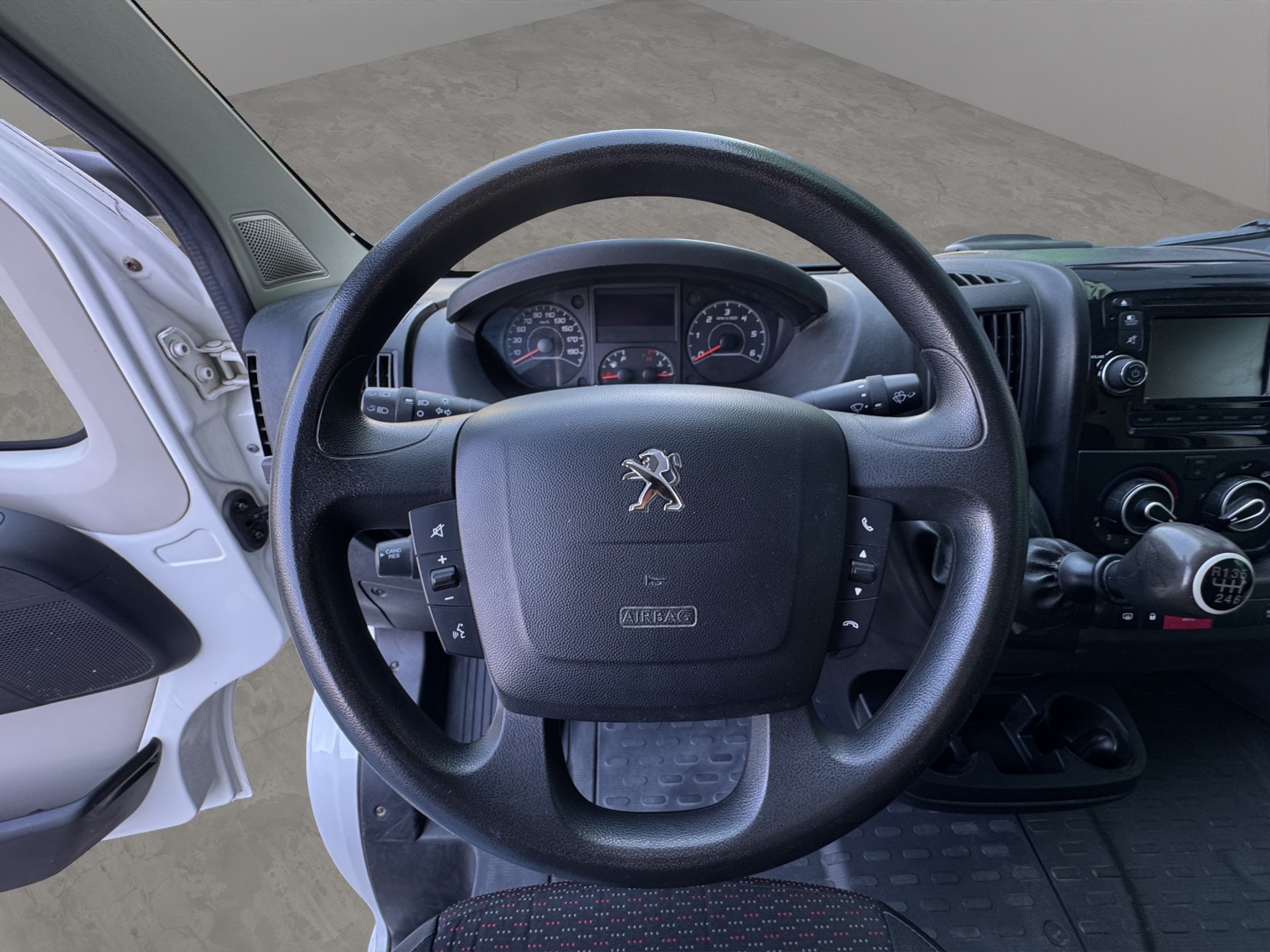 PEUGEOT Boxer 2.0 HDI 333 Allure L2H2-image-8